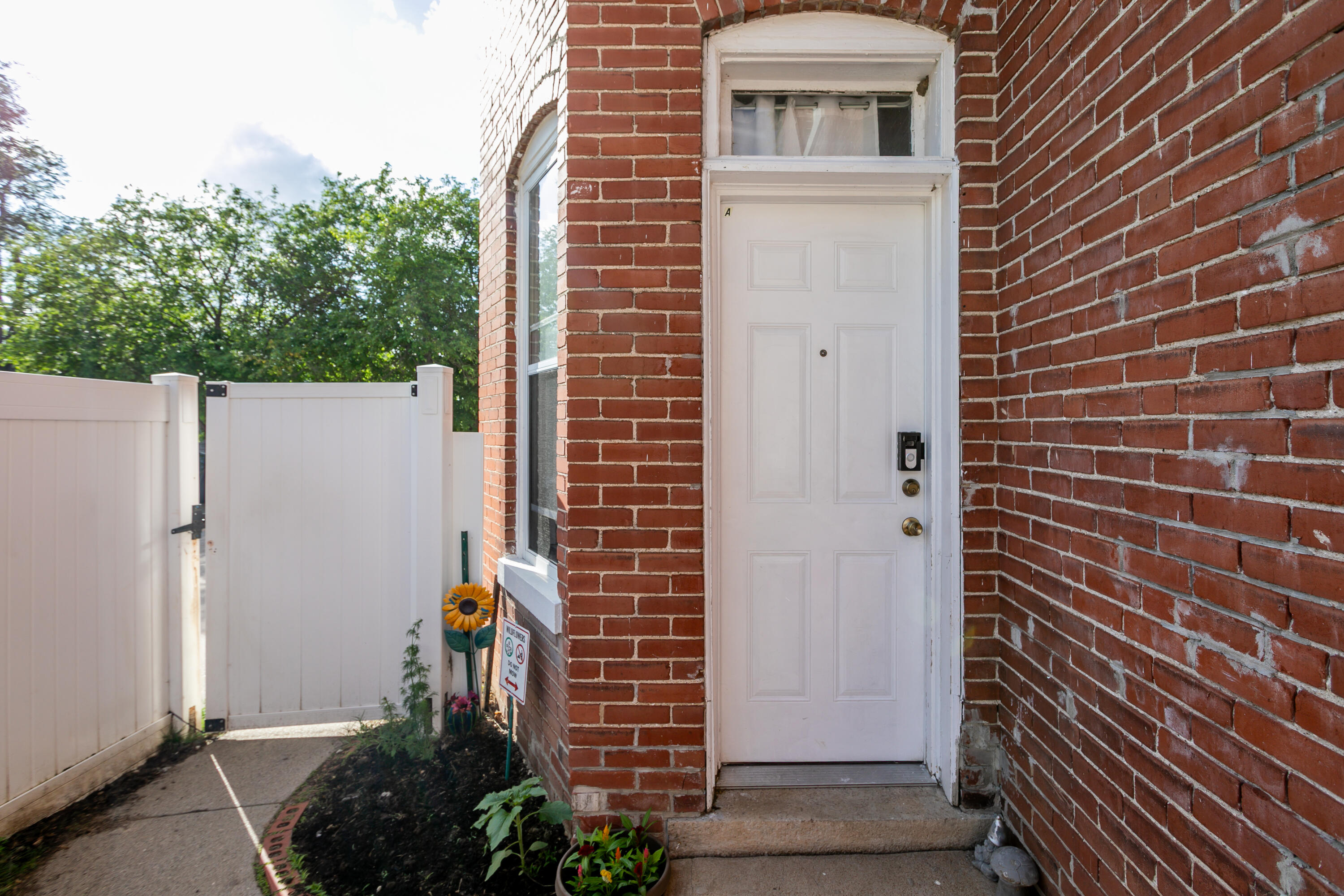 327 Ash St Property Photo 5