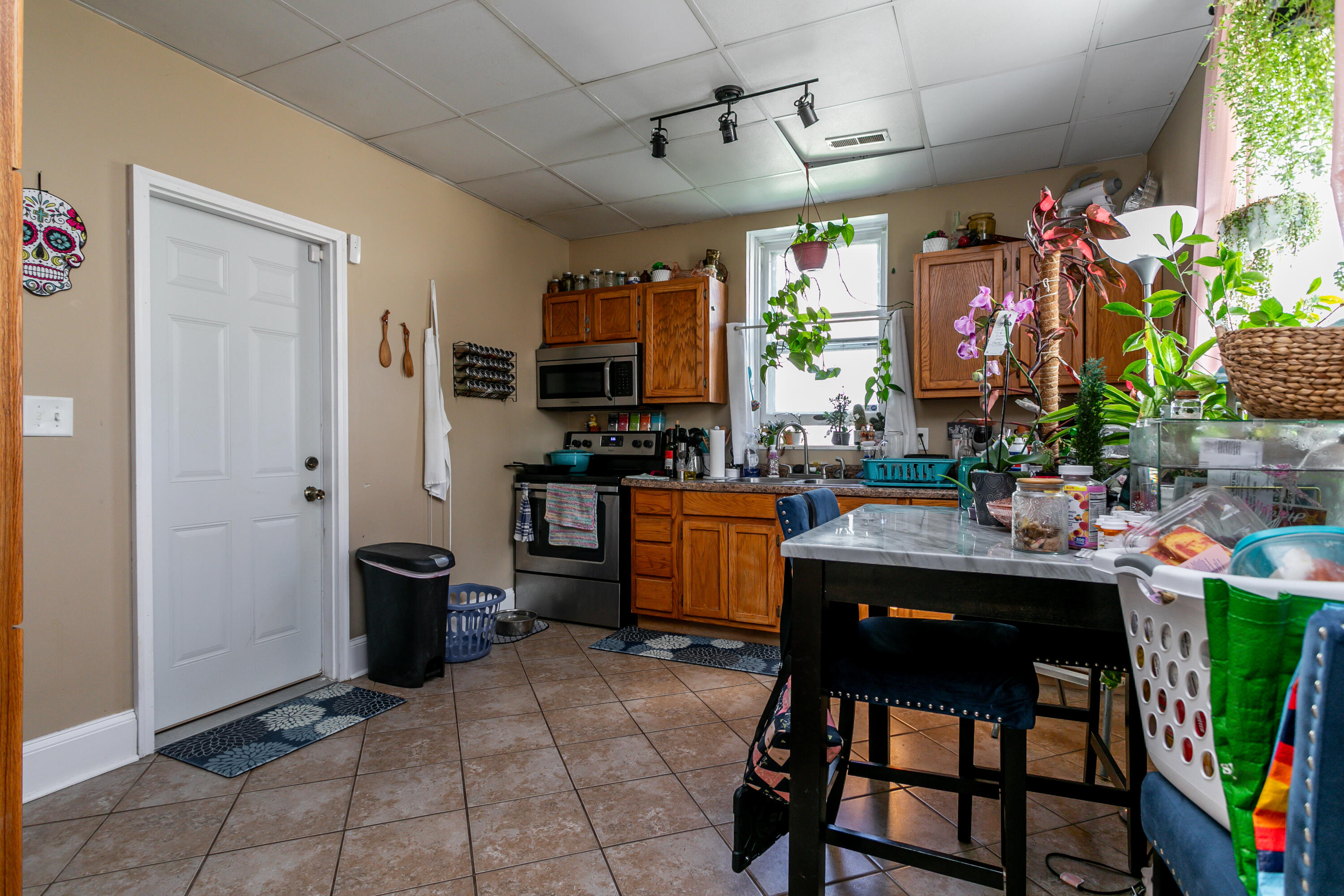 327 Ash St Property Photo 8