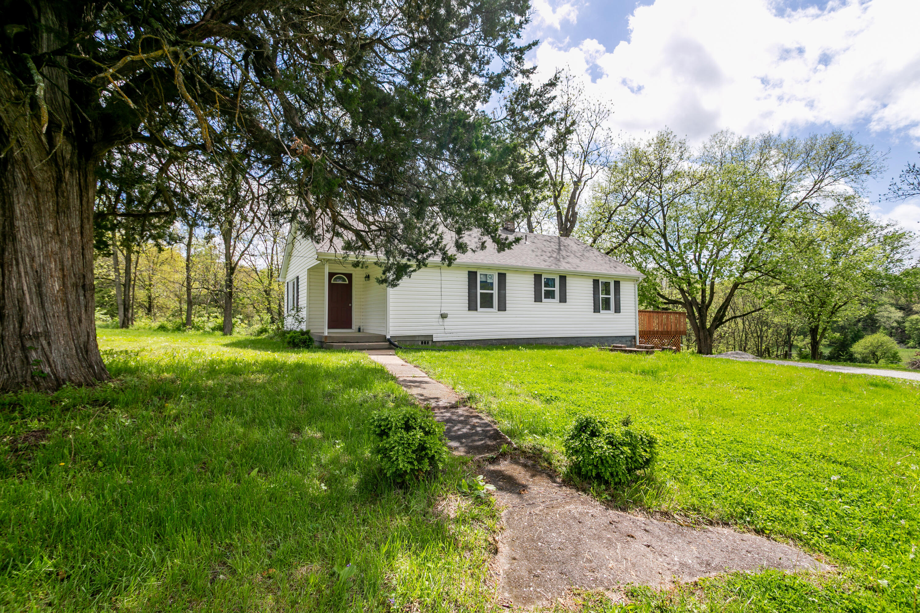 5435 N Creasy Springs Rd Property Photo 1