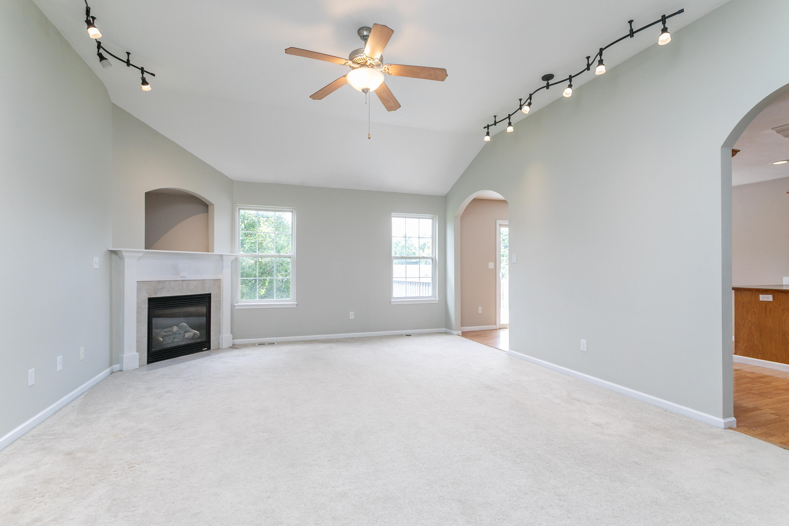 2504 Oakfield Dr Property Photo 5