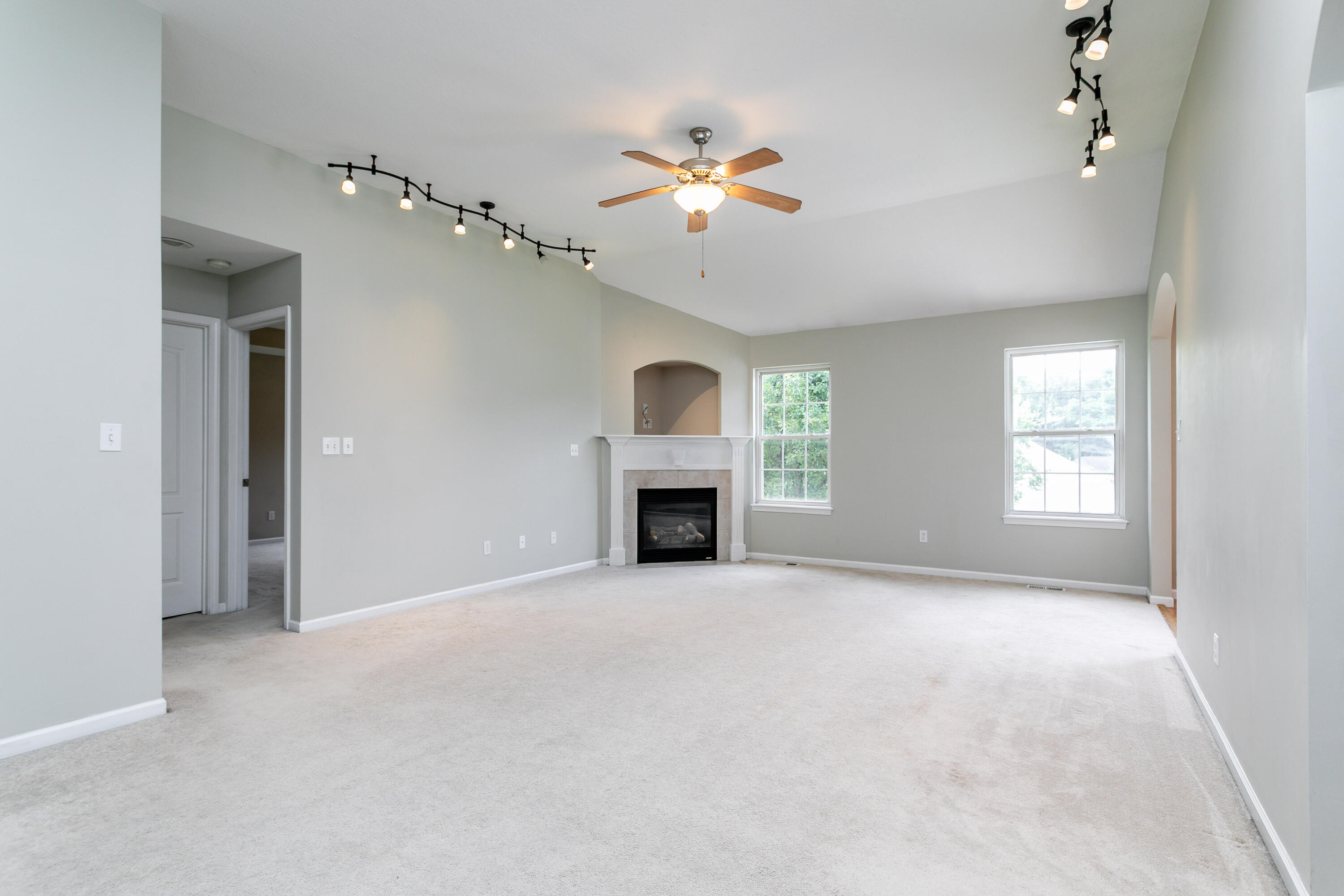 2504 Oakfield Dr Property Photo 6
