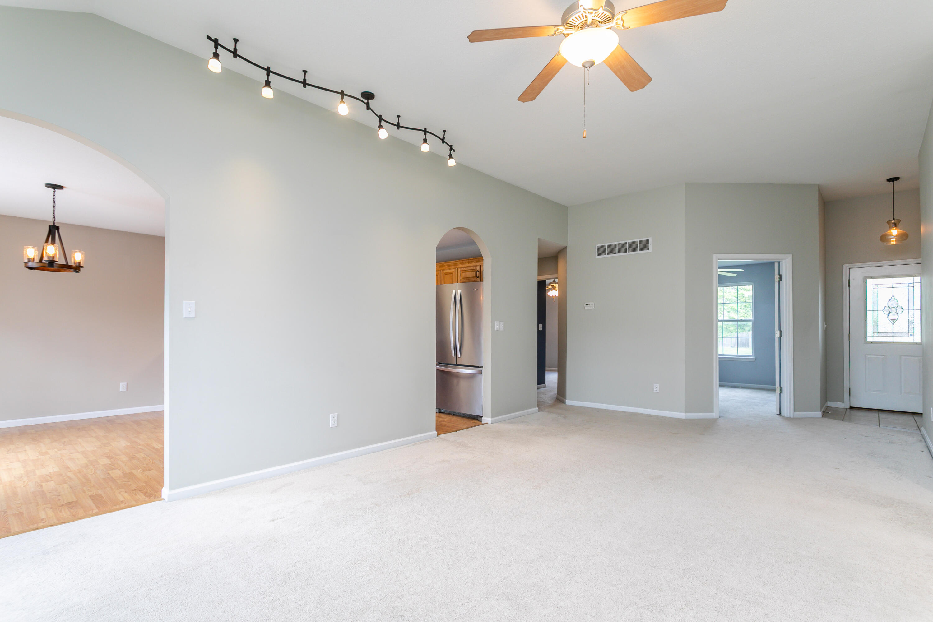 2504 Oakfield Dr Property Photo 7