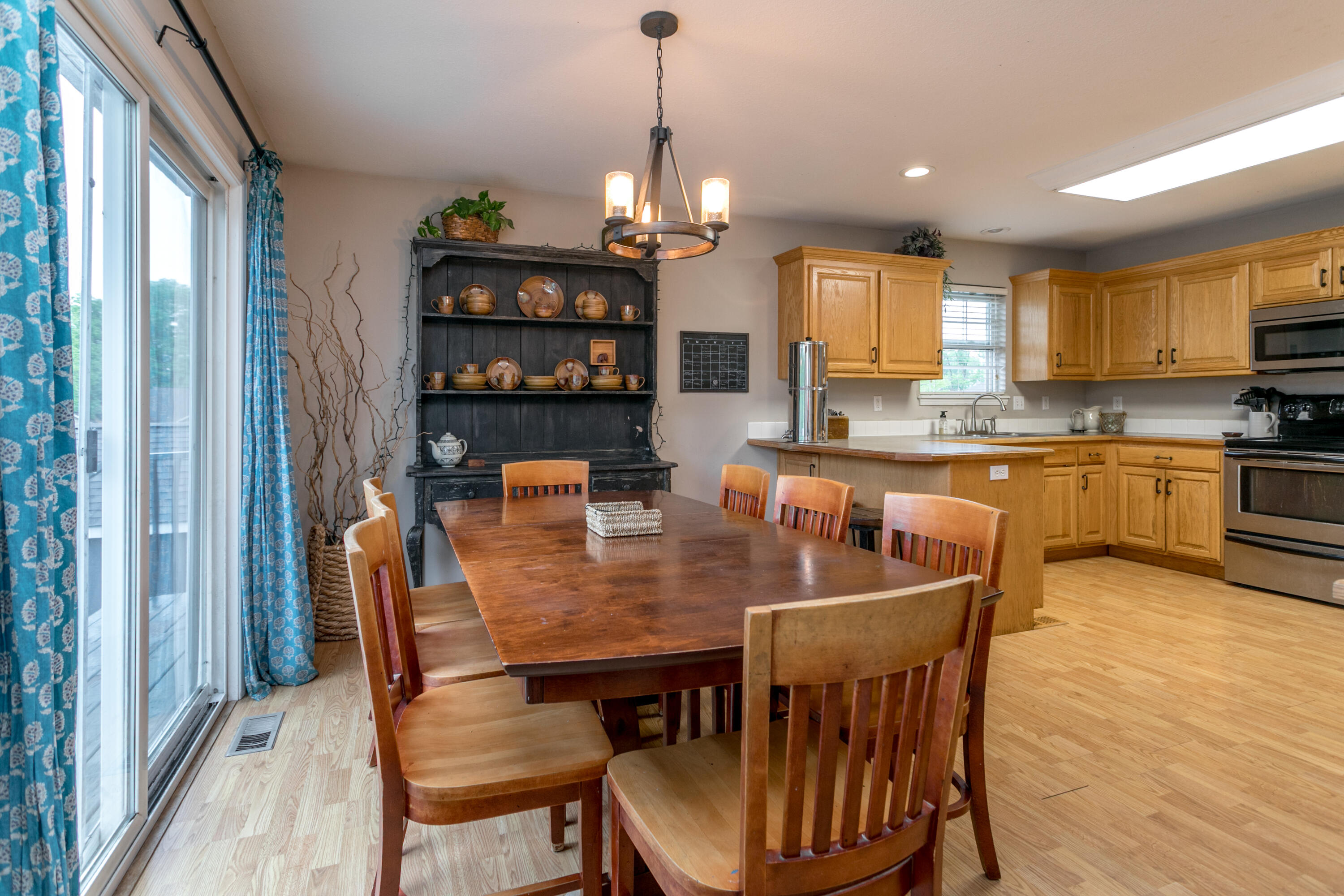 2504 Oakfield Dr Property Photo 8