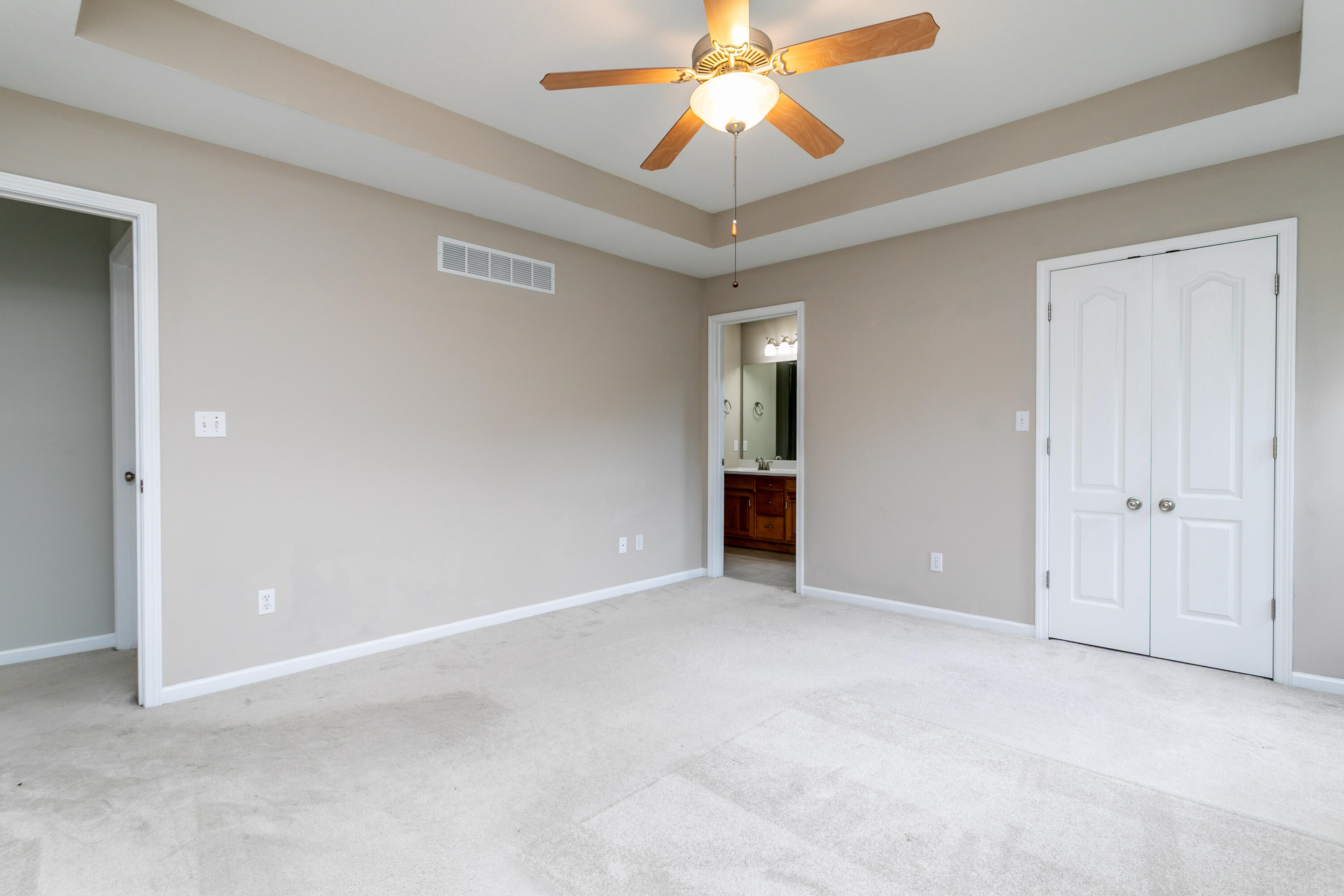 2504 Oakfield Dr Property Photo 16
