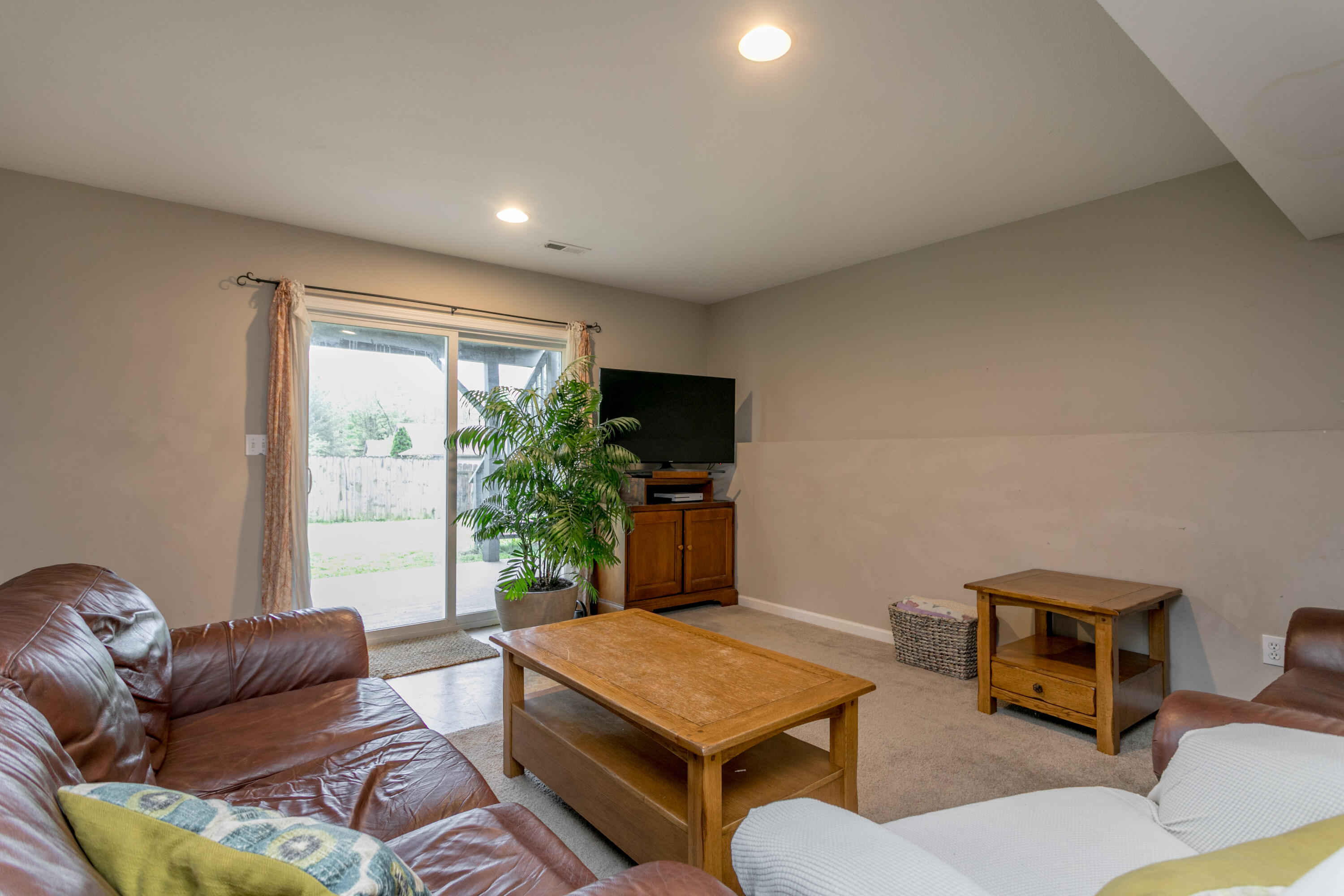 2504 Oakfield Dr Property Photo 21