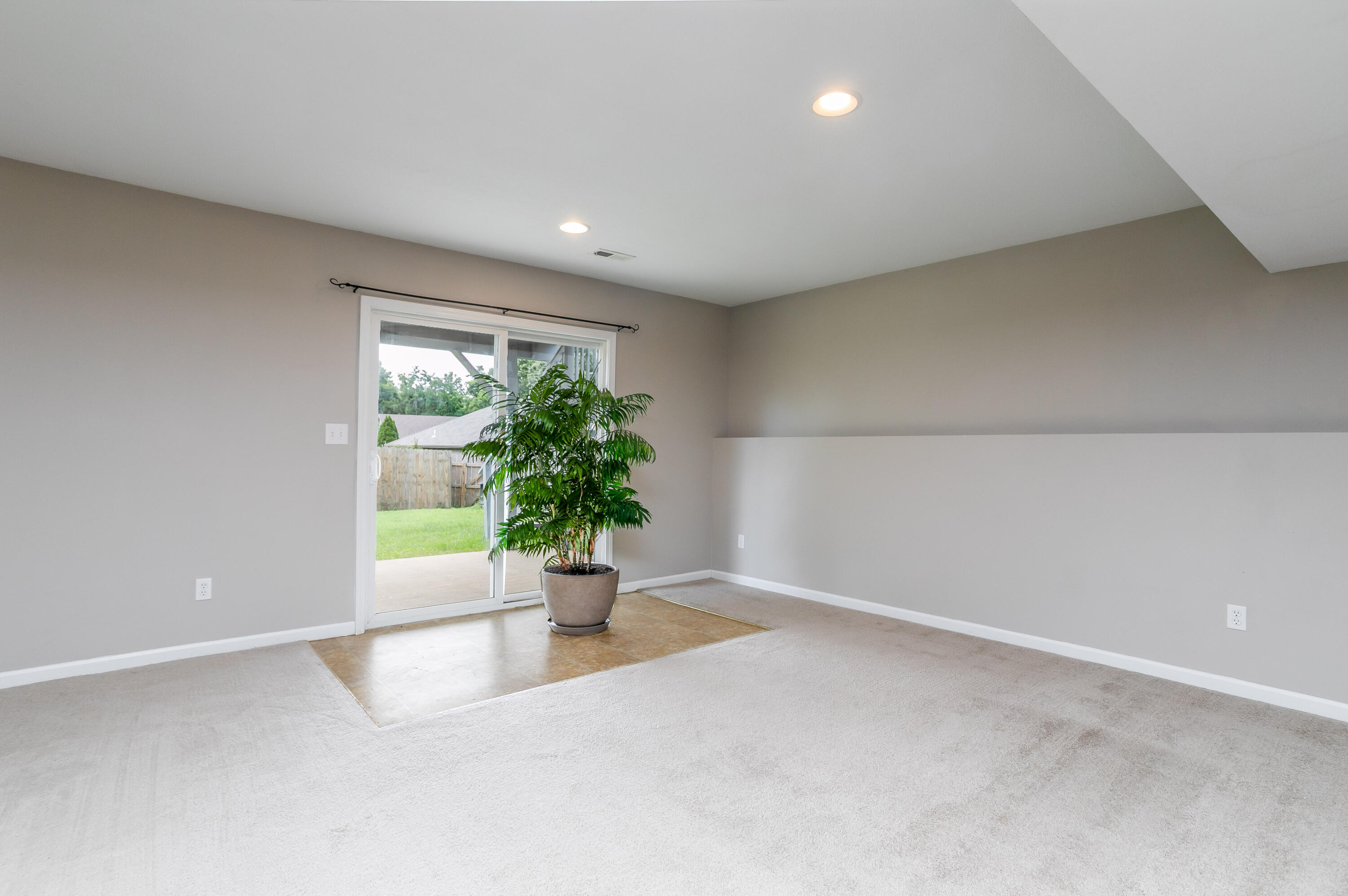 2504 Oakfield Dr Property Photo 28