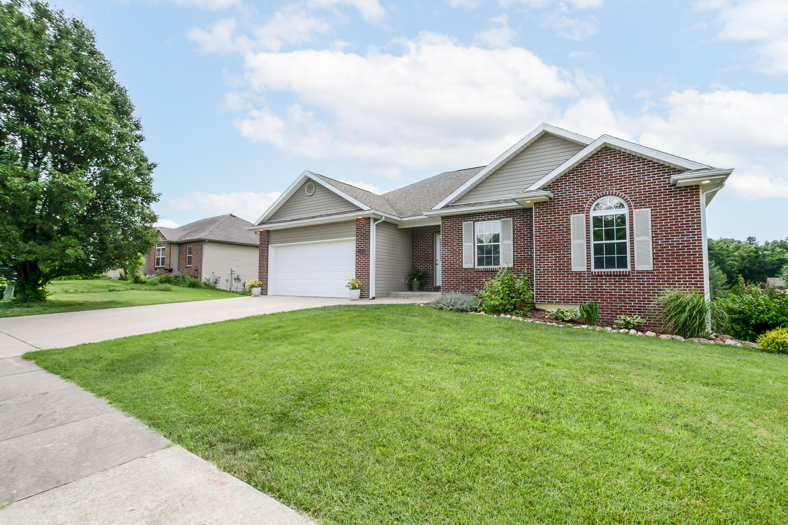 2504 Oakfield Dr Property Photo 35