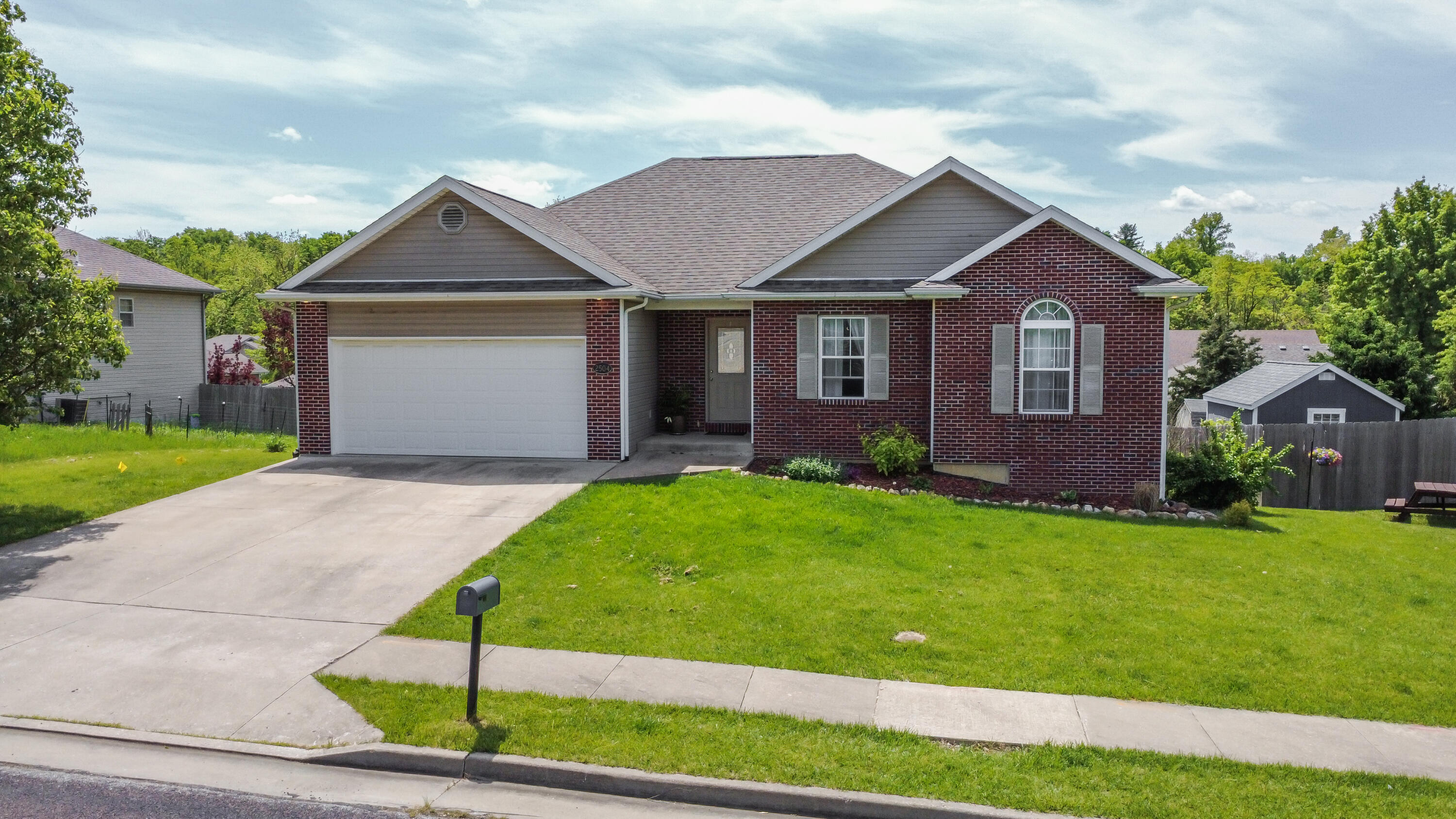 2504 Oakfield Dr Property Photo 37