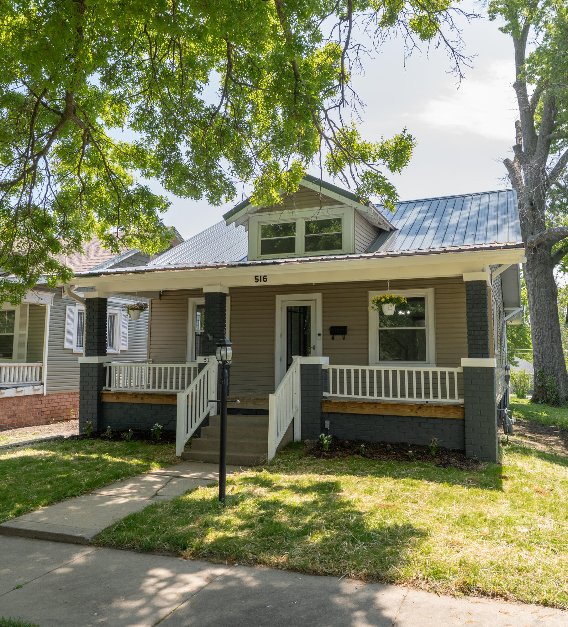 516 BARROW ST Property Photo 1