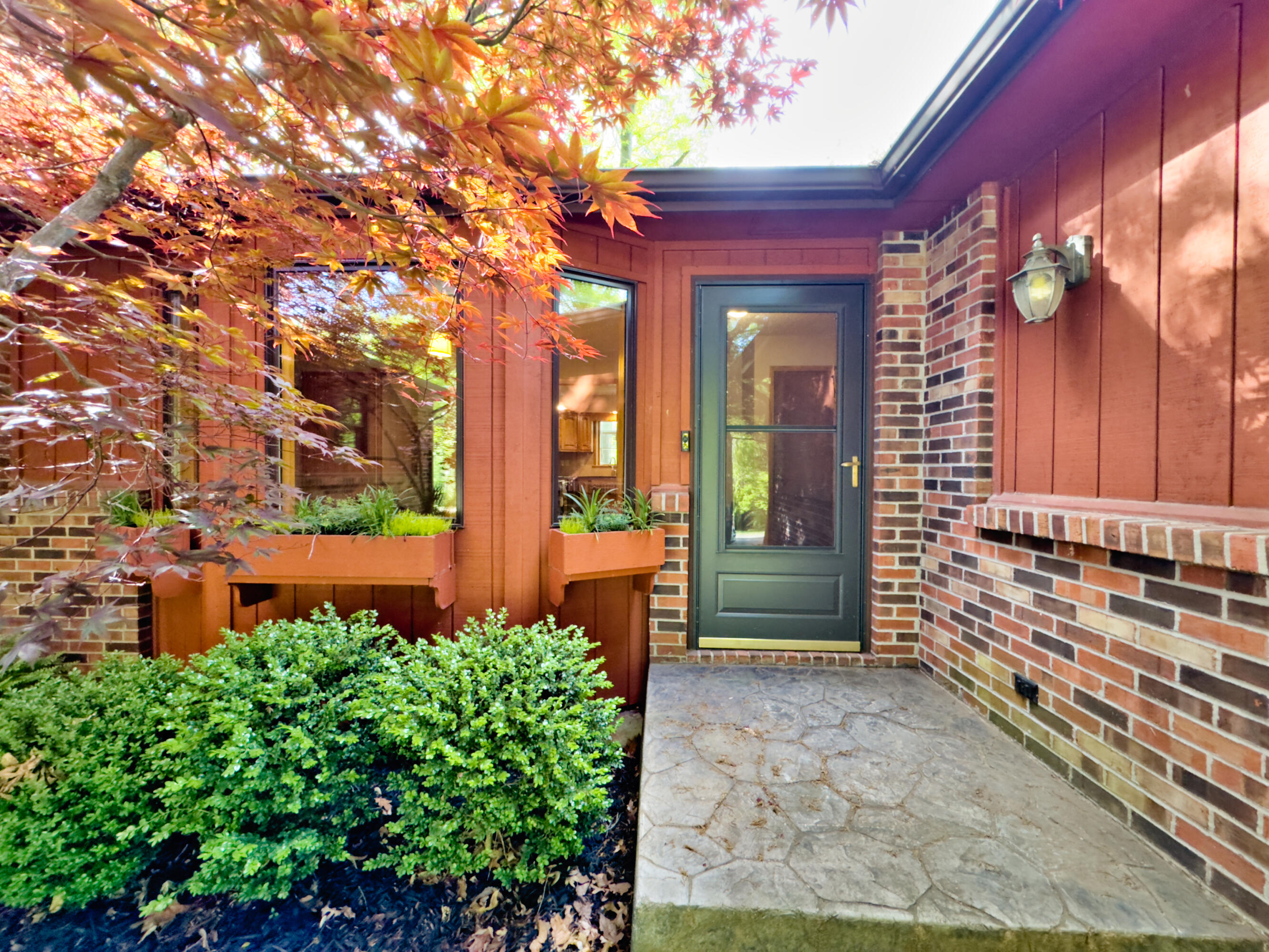 1912 LOVEJOY LN Property Photo 1