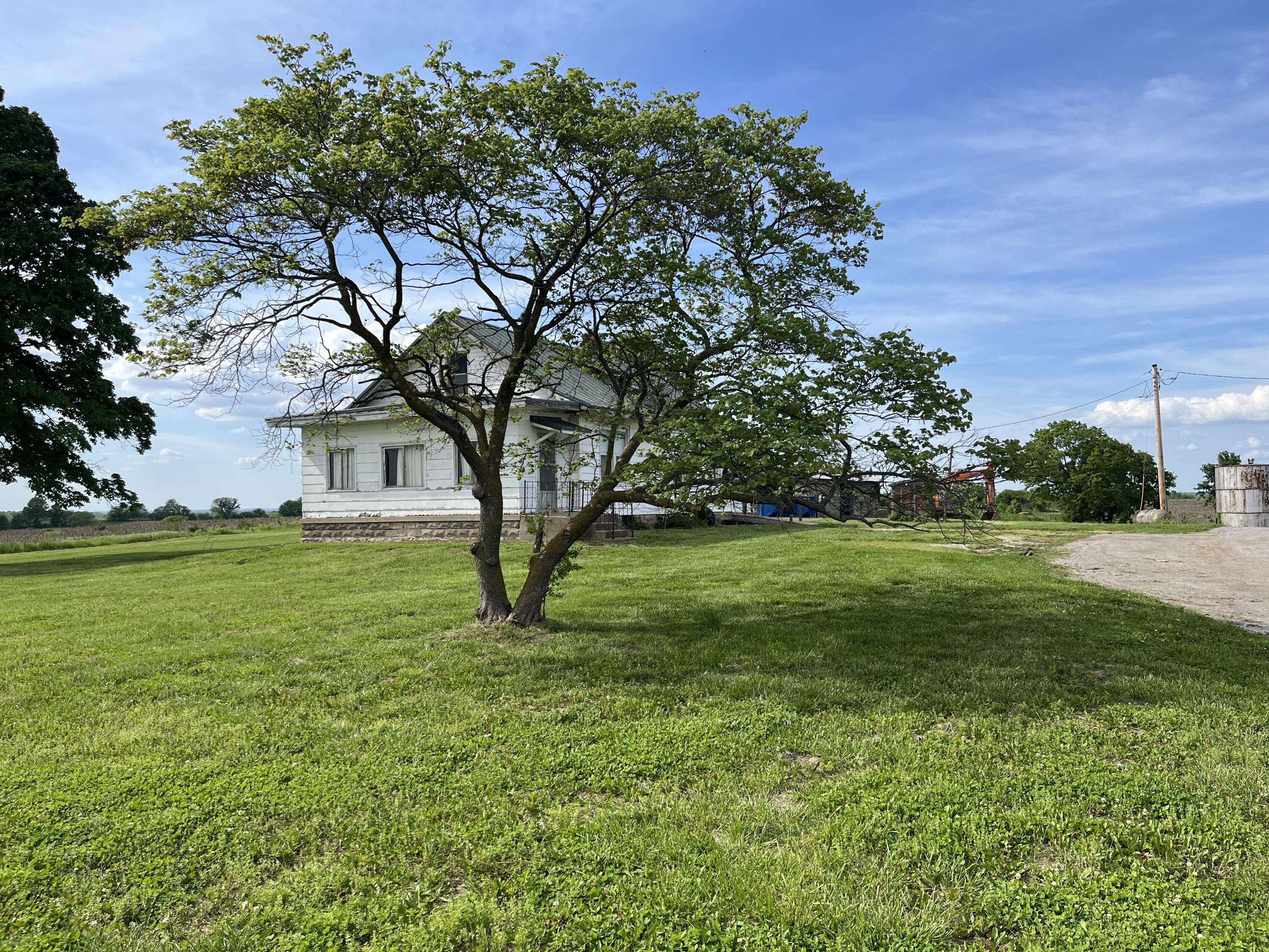 21738 Mo 98 Property Photo 1
