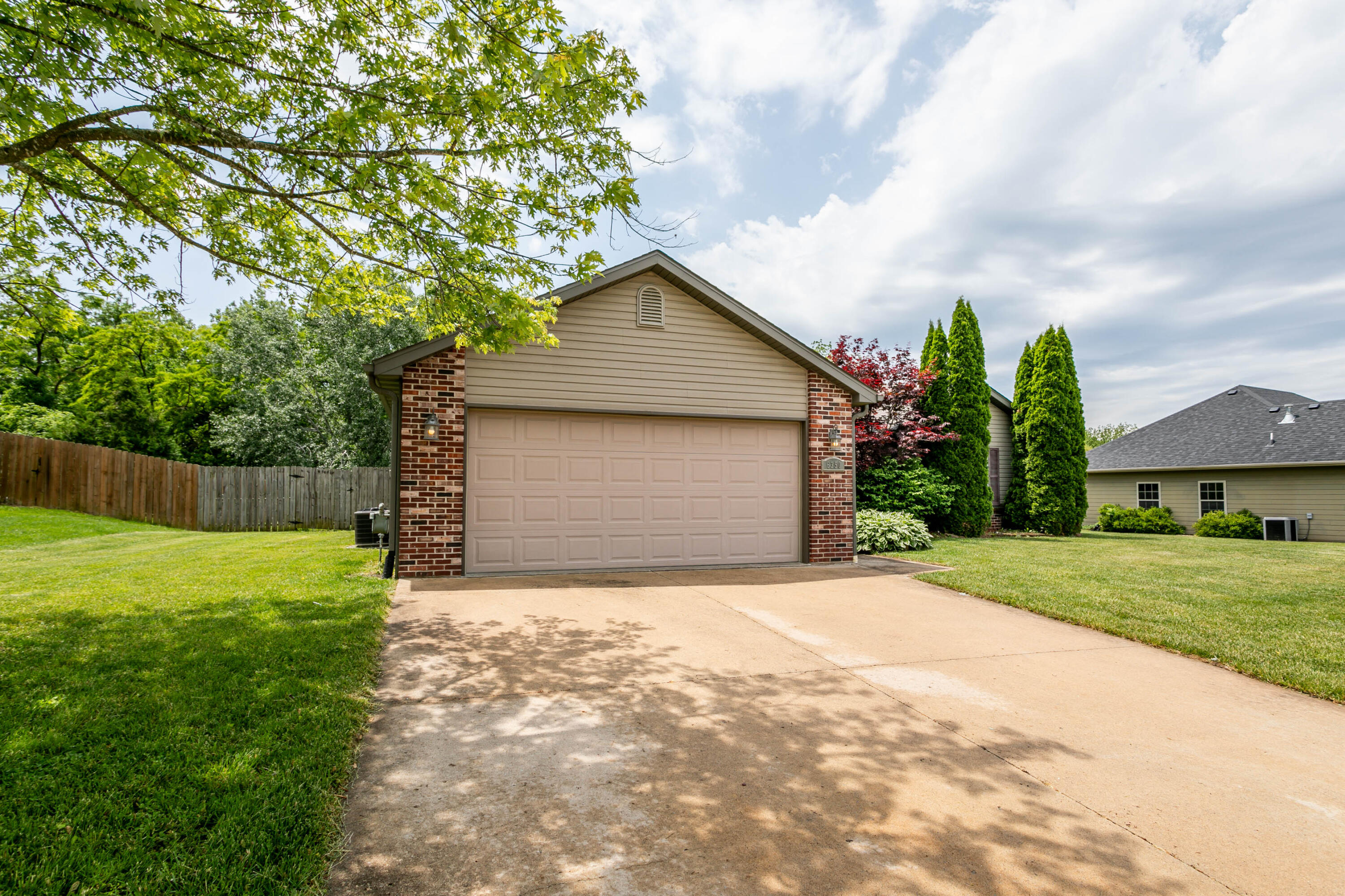 6350 Brooke Dr Property Photo 3