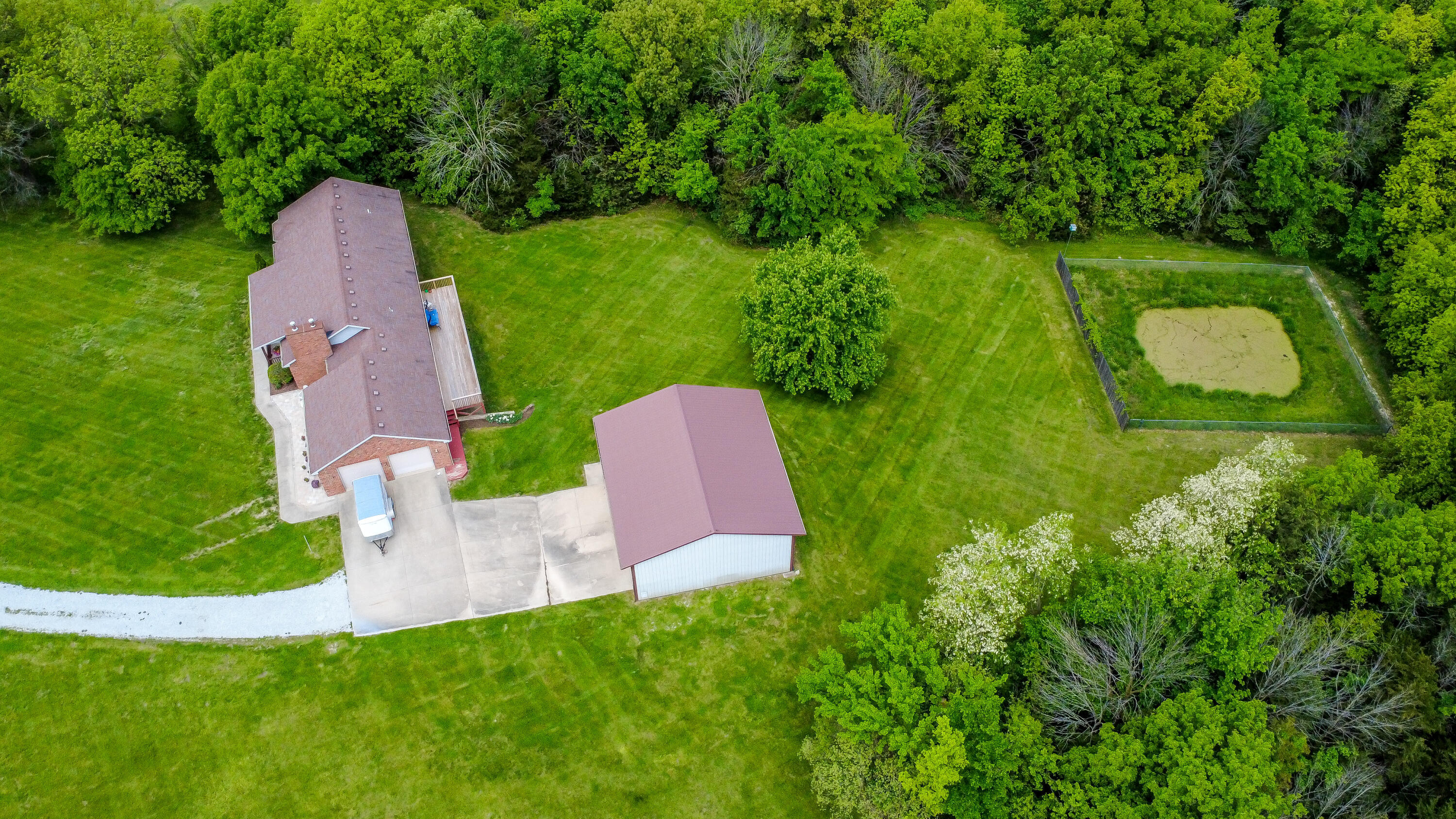 1820 N Hemlock Ridge Rd Property Photo 2