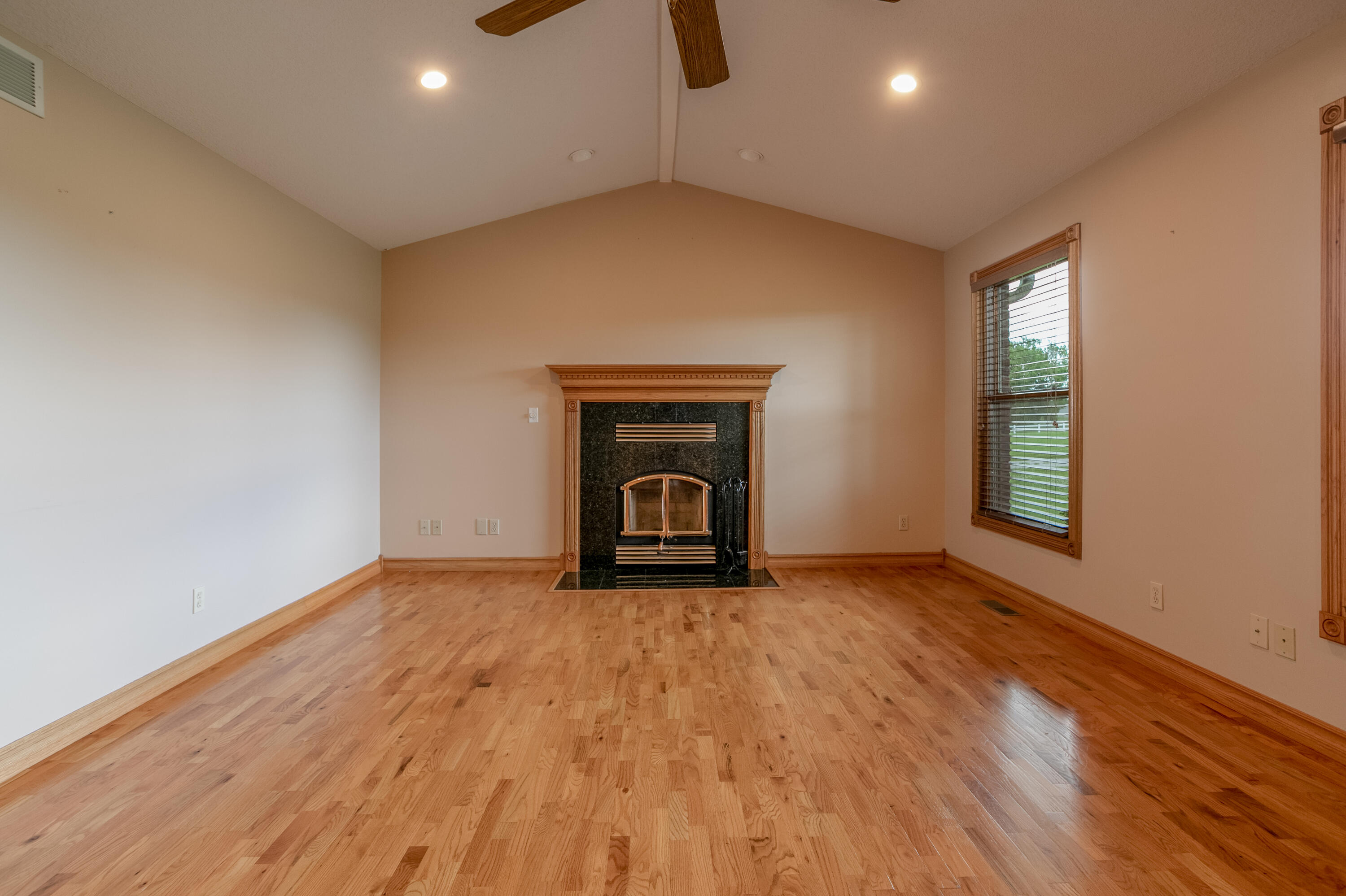 1820 N Hemlock Ridge Rd Property Photo 8