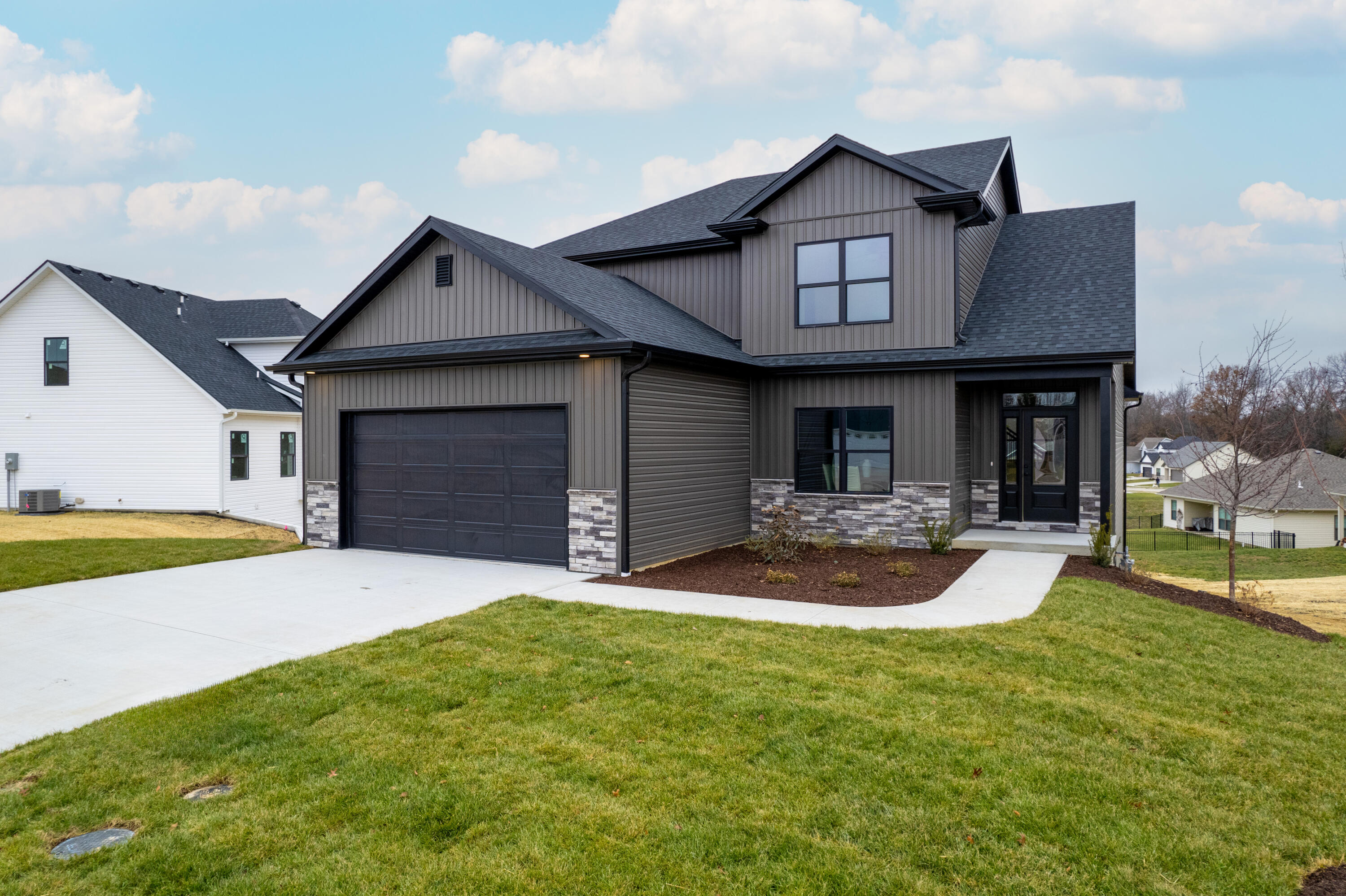 5912 HUNTINGTON CT Property Photo 1