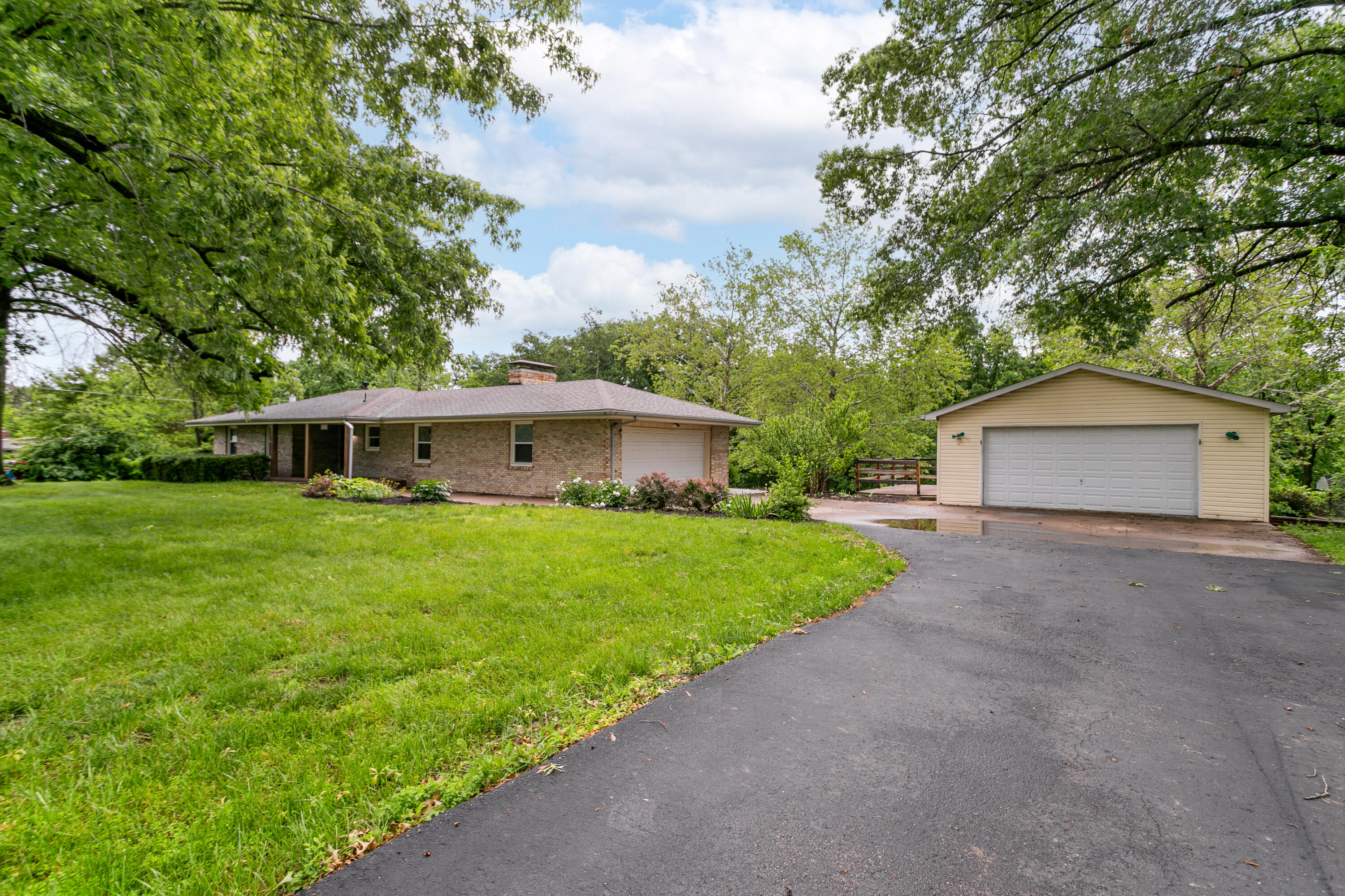 1804 N Pin Oak Blvd Property Photo 1