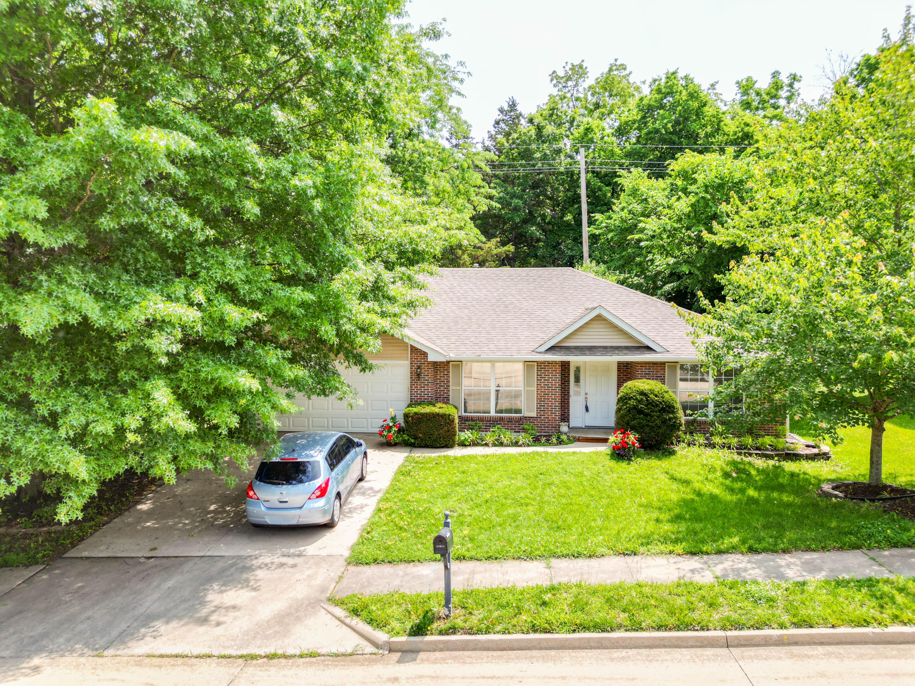 2020 MARTINSHIRE DR Property Photo 1
