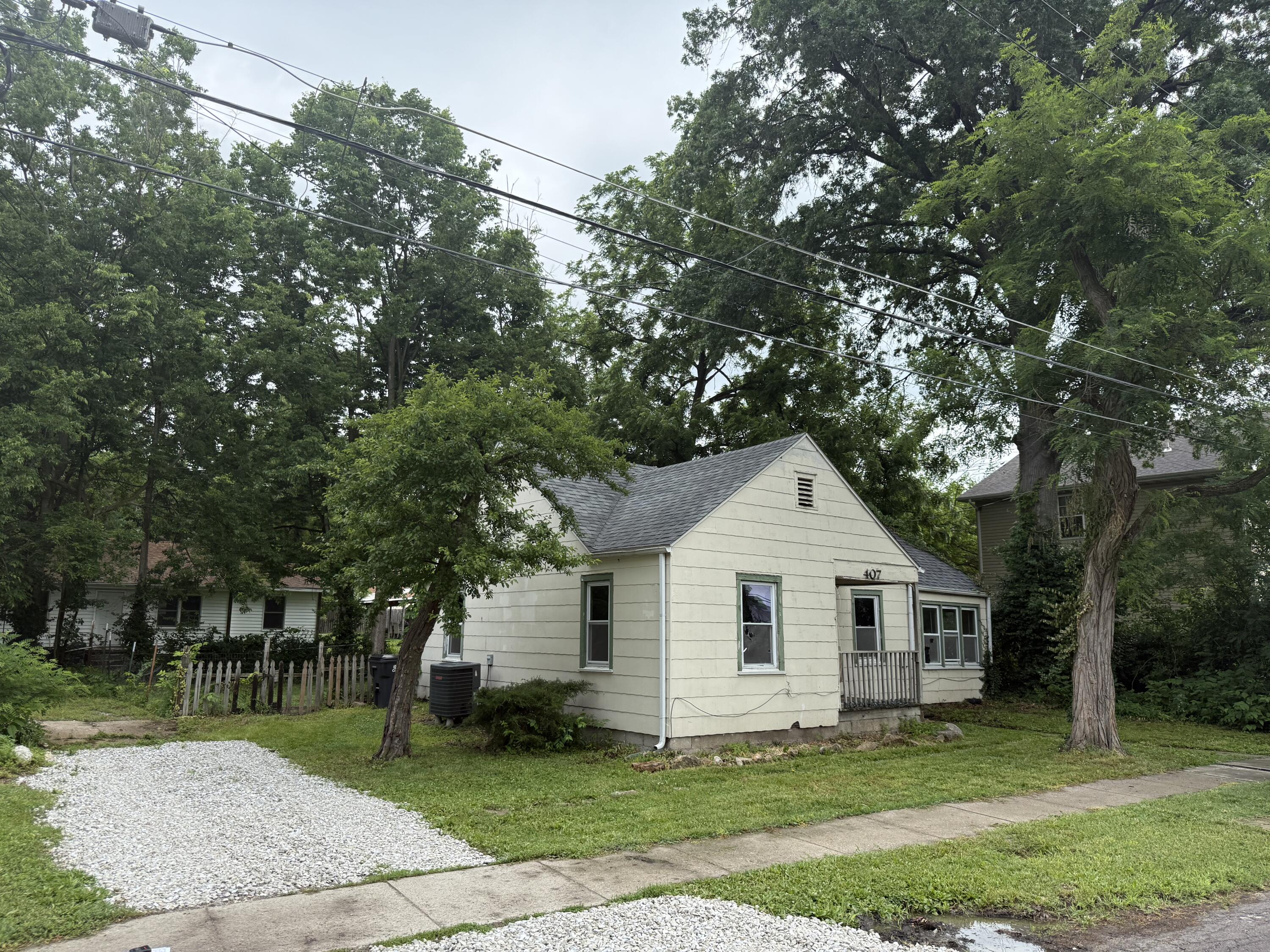 407 HICKMAN AVE Property Photo 1