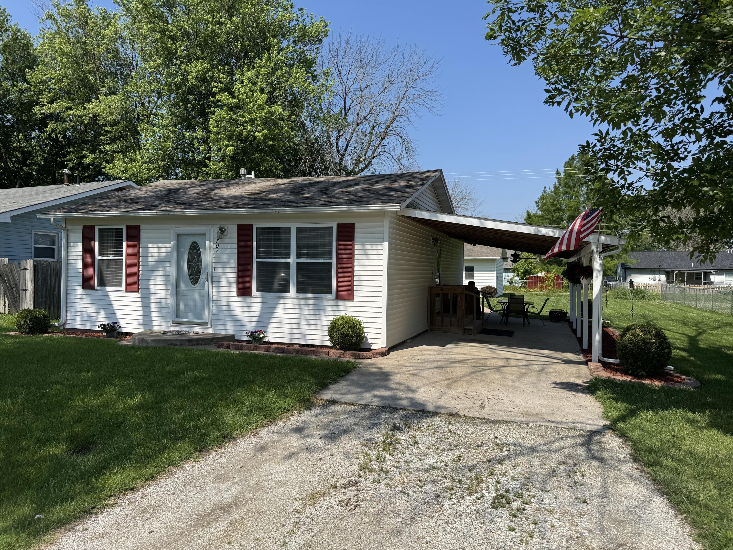 707 S Green Property Photo 2