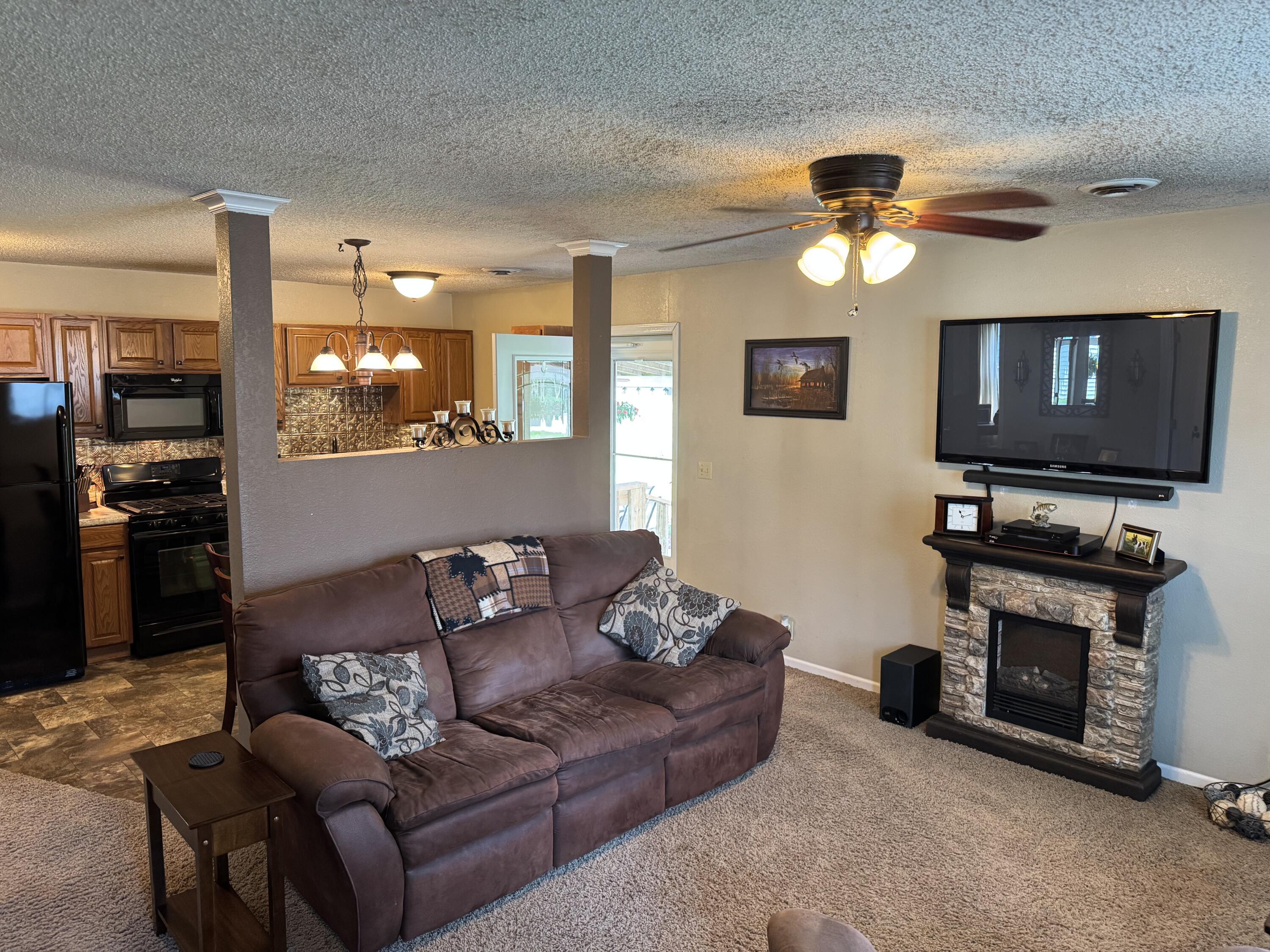 707 S Green Property Photo 3