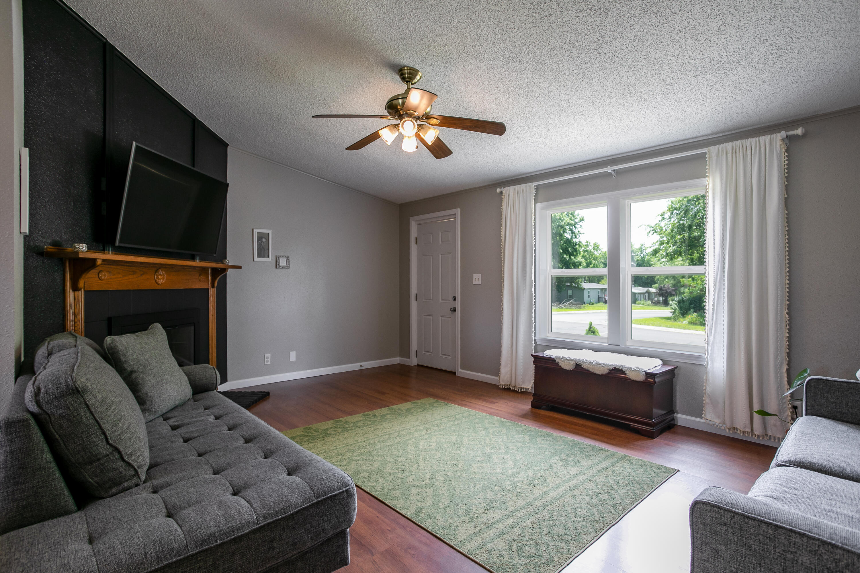 961 E Shalimar Dr Property Photo 3