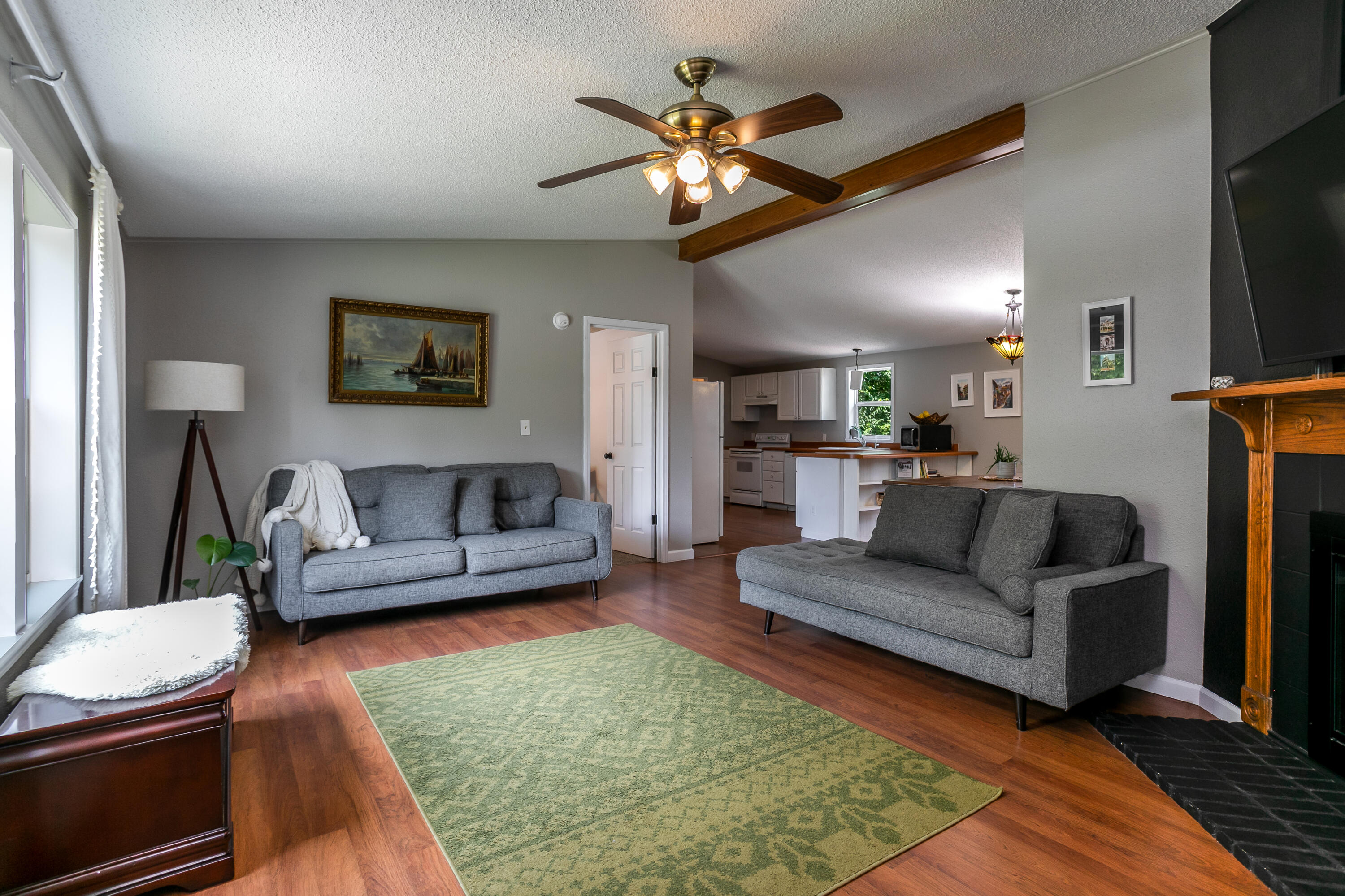 961 E Shalimar Dr Property Photo 4