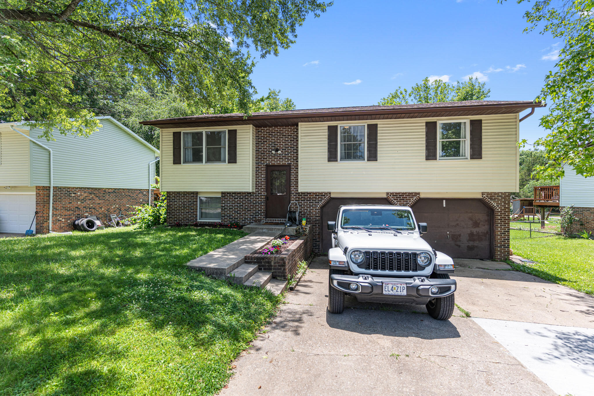 5501 S Brooks Dr Property Photo 1
