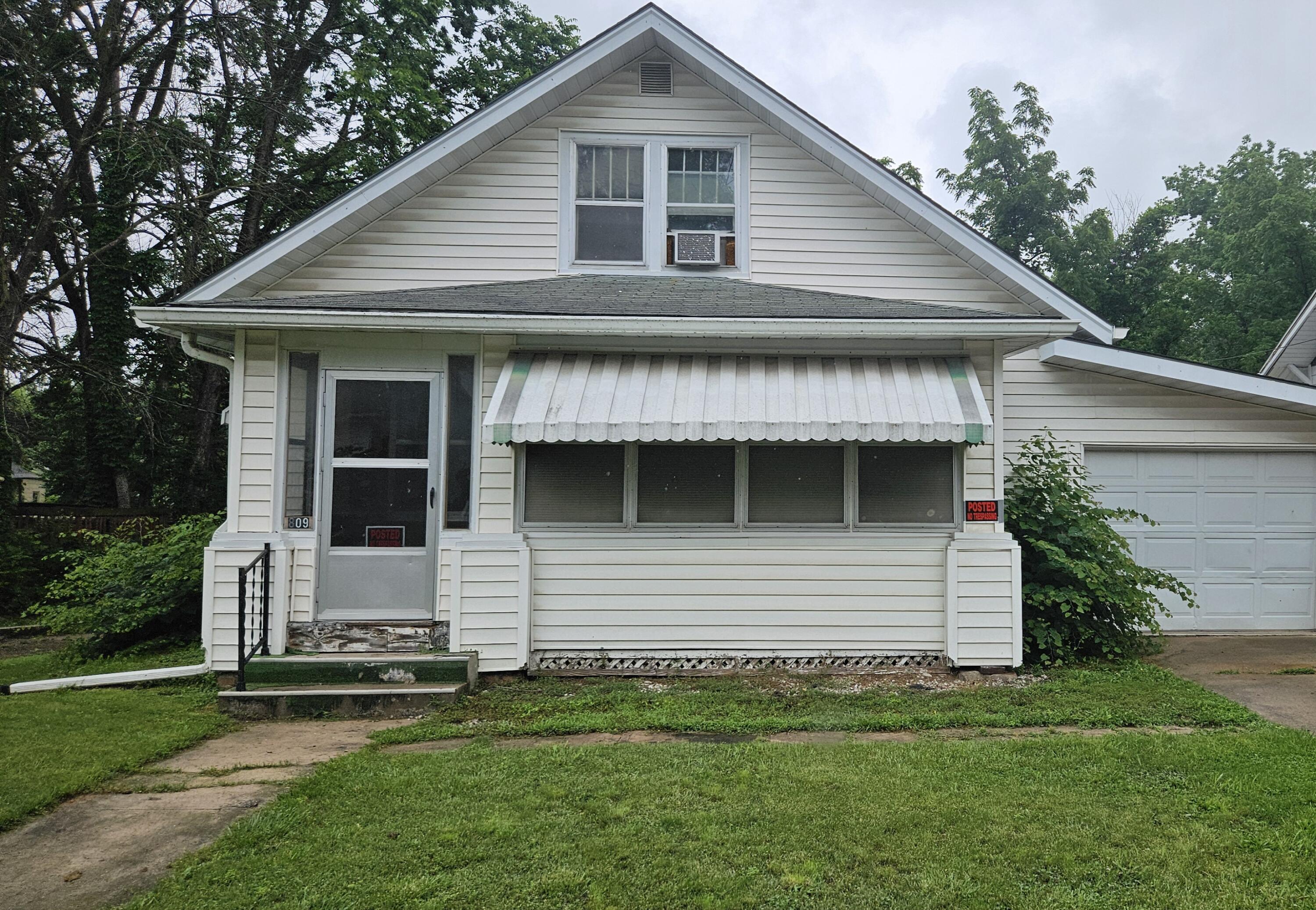 809 E Love St Property Photo 1