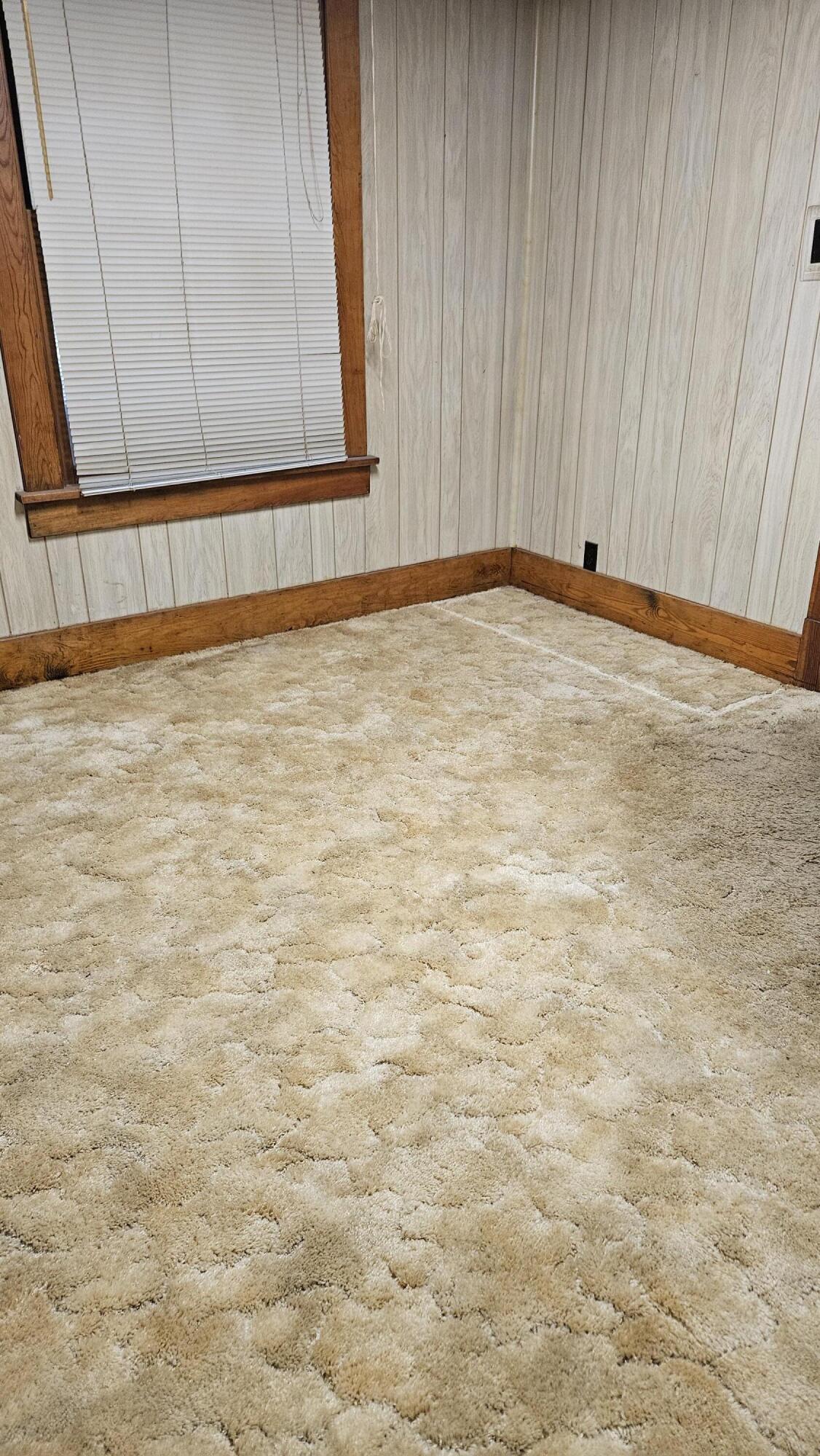 809 E Love St Property Photo 3