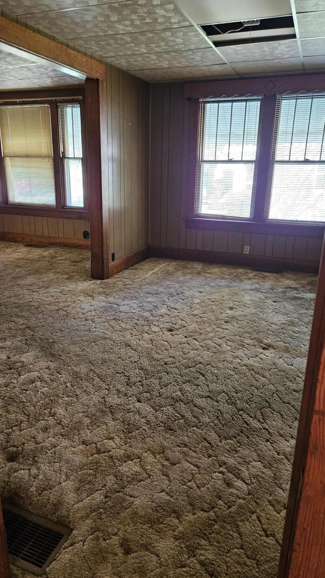 809 E Love St Property Photo 6