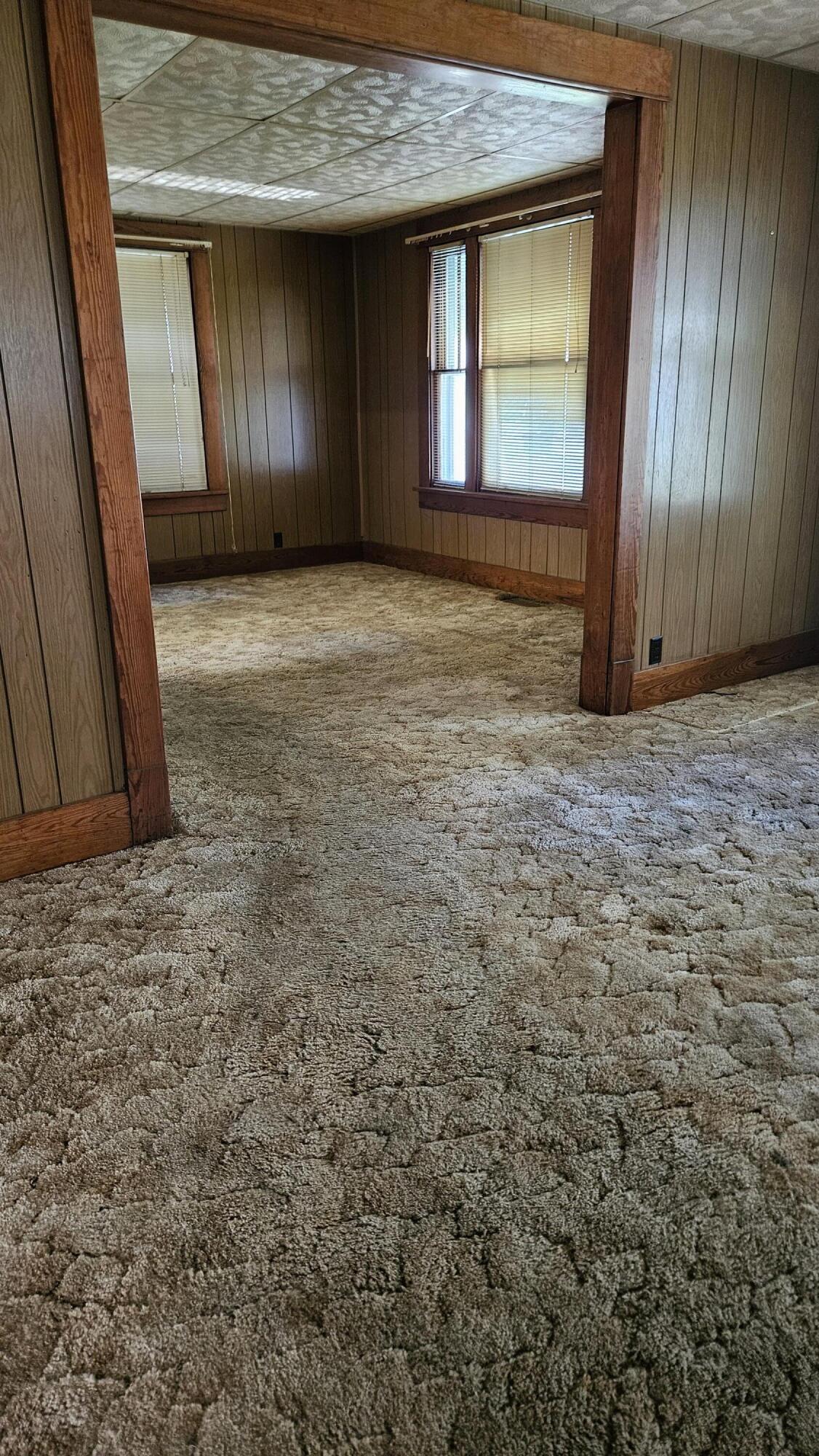 809 E Love St Property Photo 7