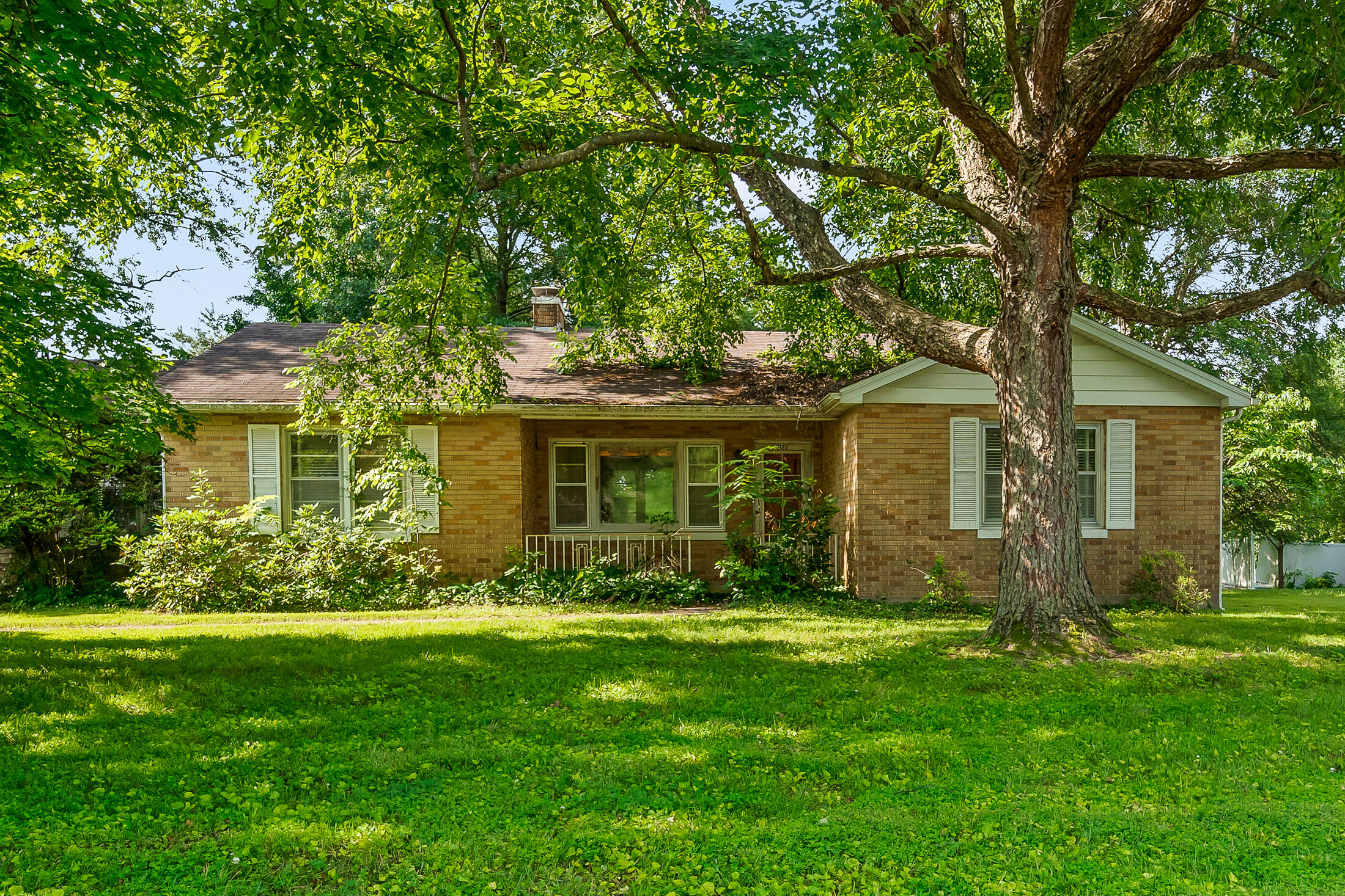 2122 St Louis Rd Property Photo 1