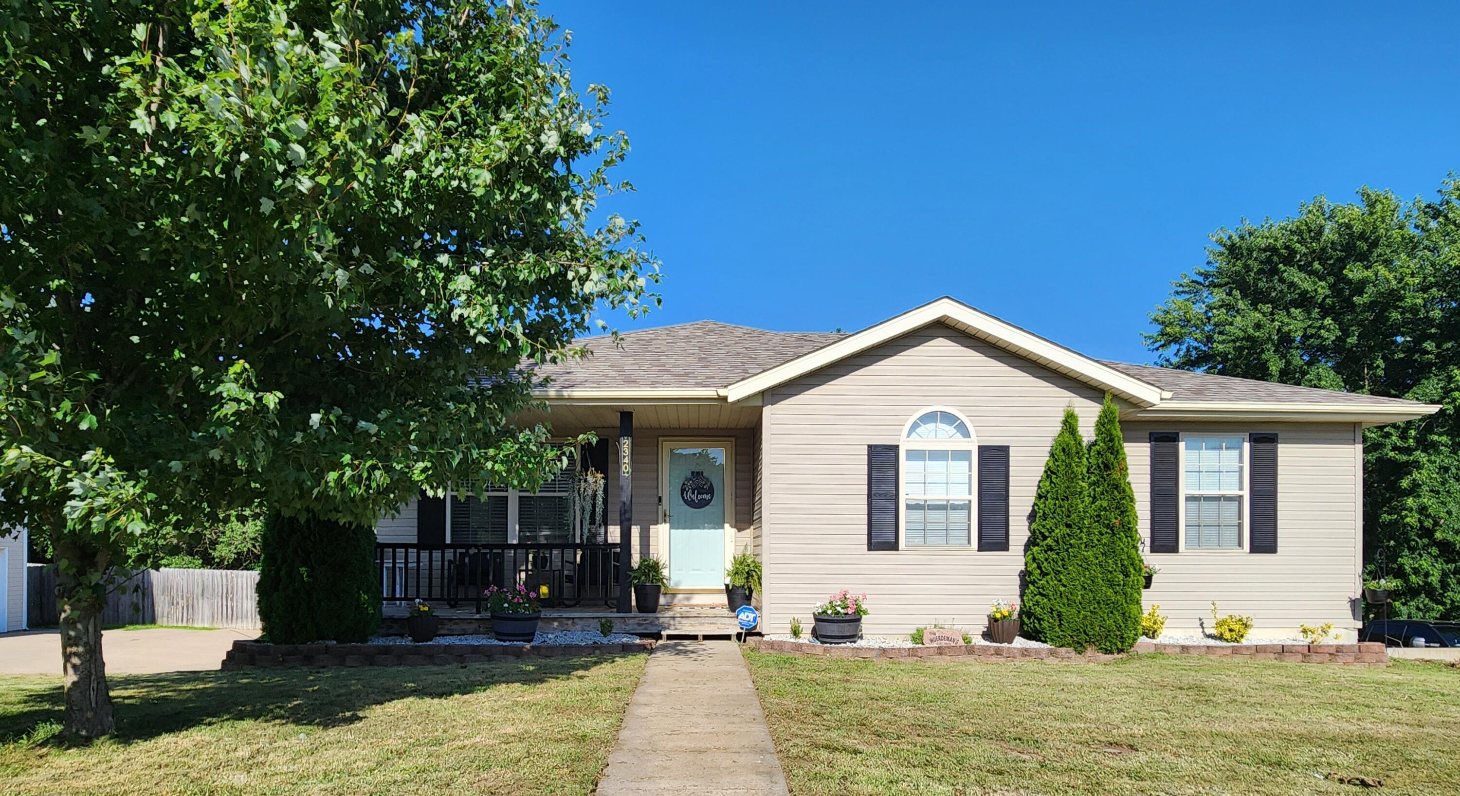 2340 Chouteau Ln Property Photo 1