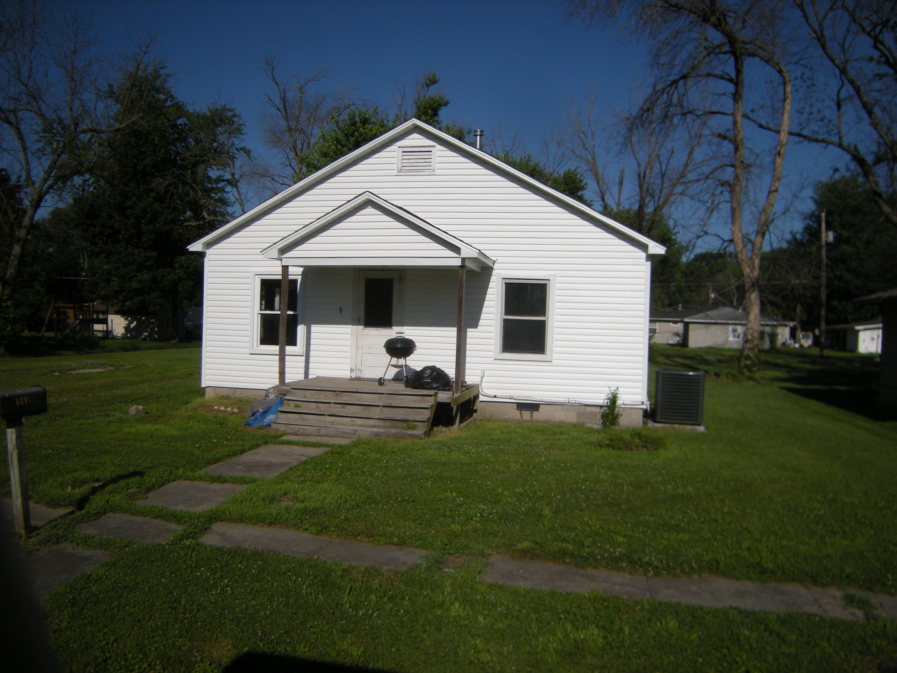 609 S ROLLINS ST Property Photo 1