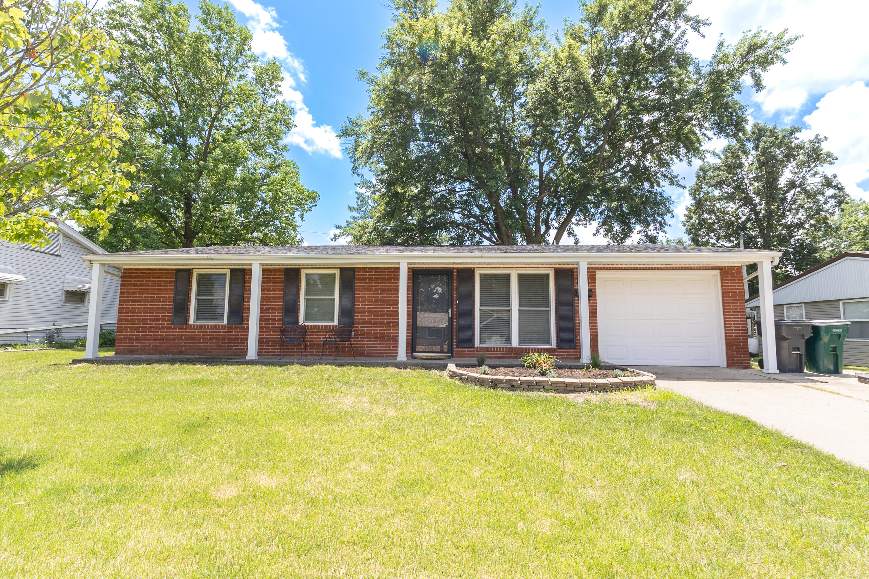 432 LONGVIEW WEST Property Photo 1