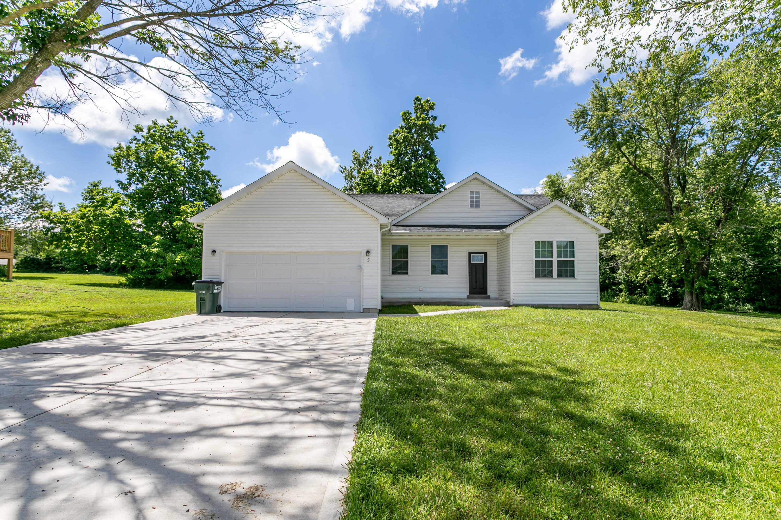 5 Redbud Cir Property Photo 1