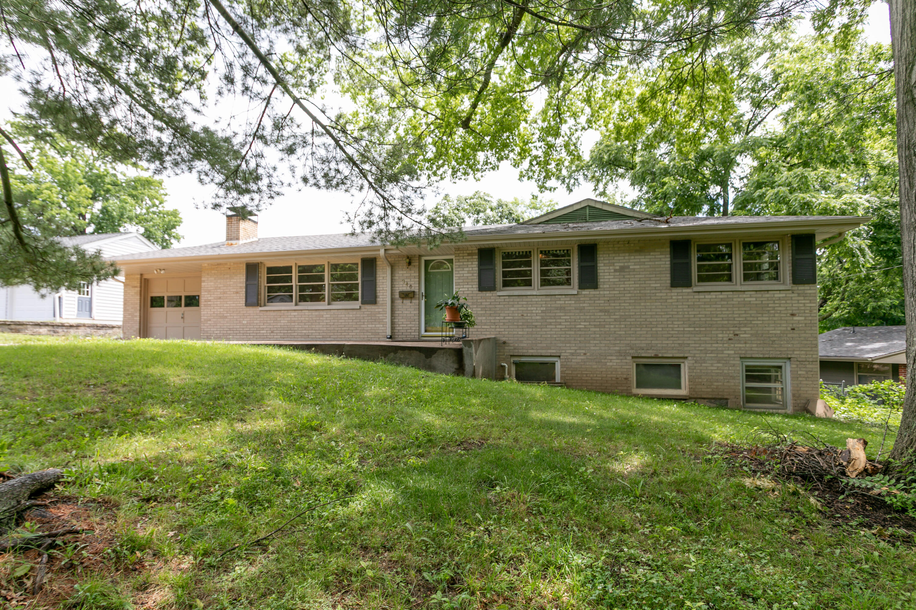 340 Crown Pt Property Photo 1
