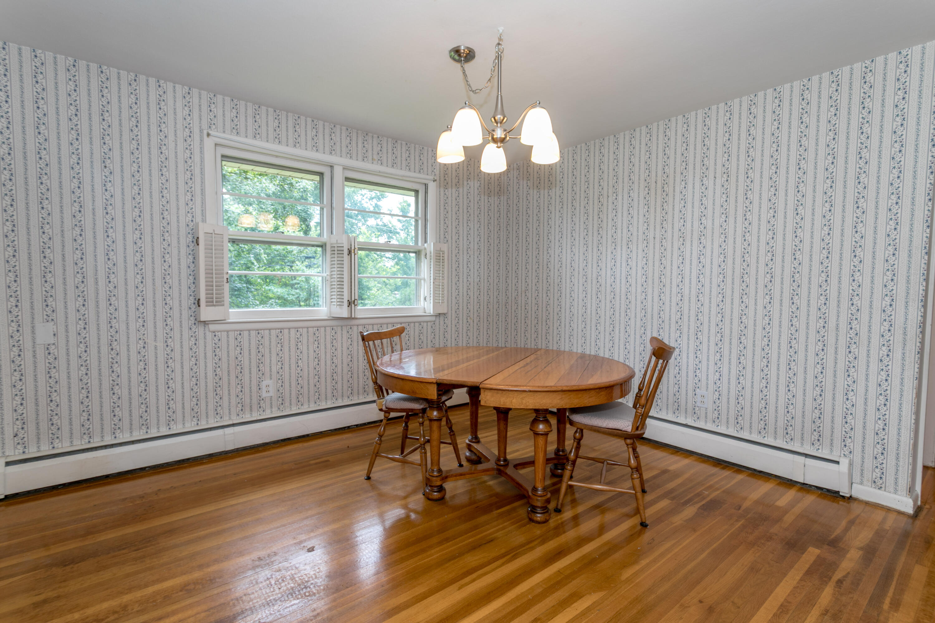 340 Crown Pt Property Photo 6