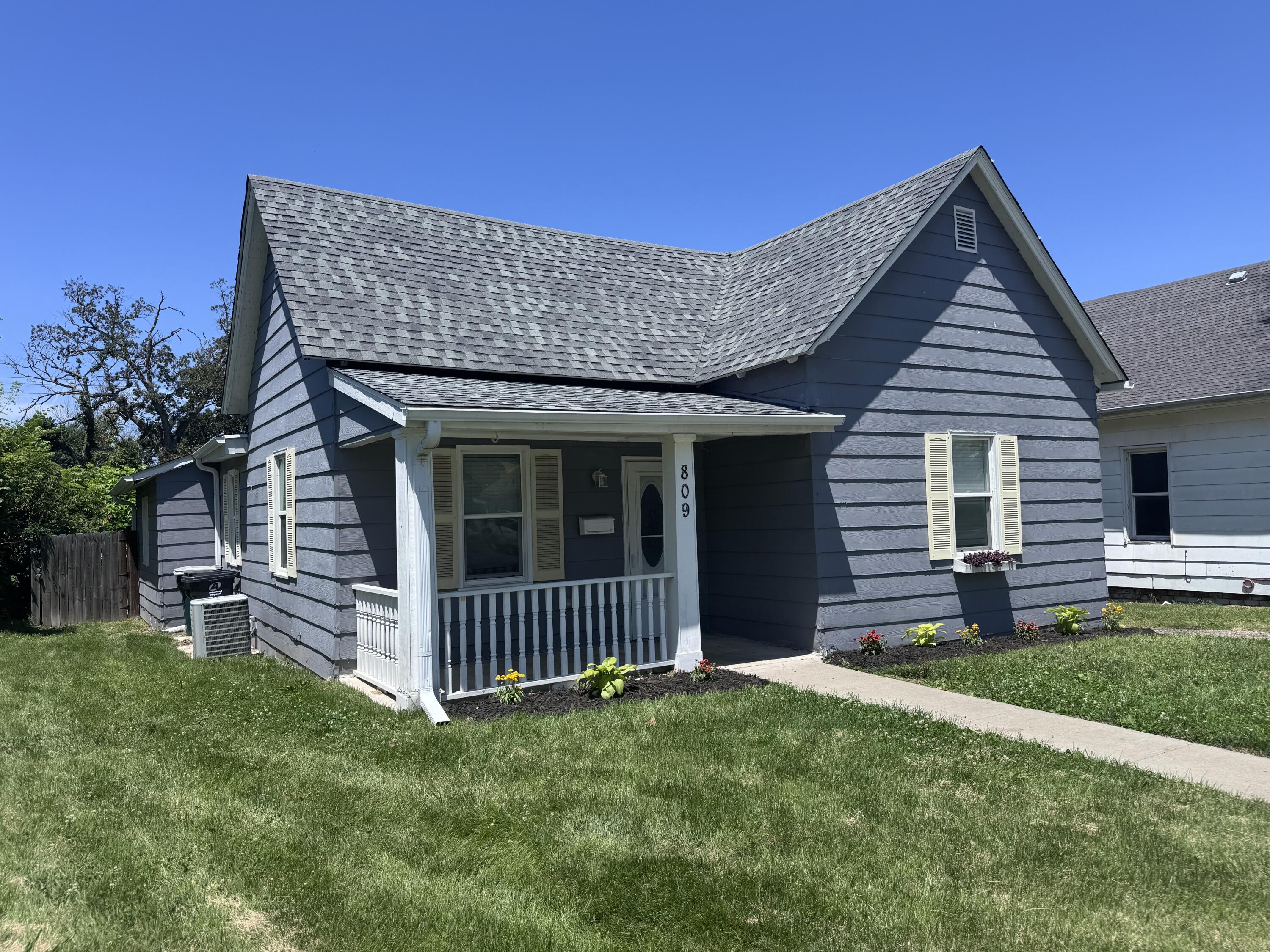 809 S 4th St Property Photo 1