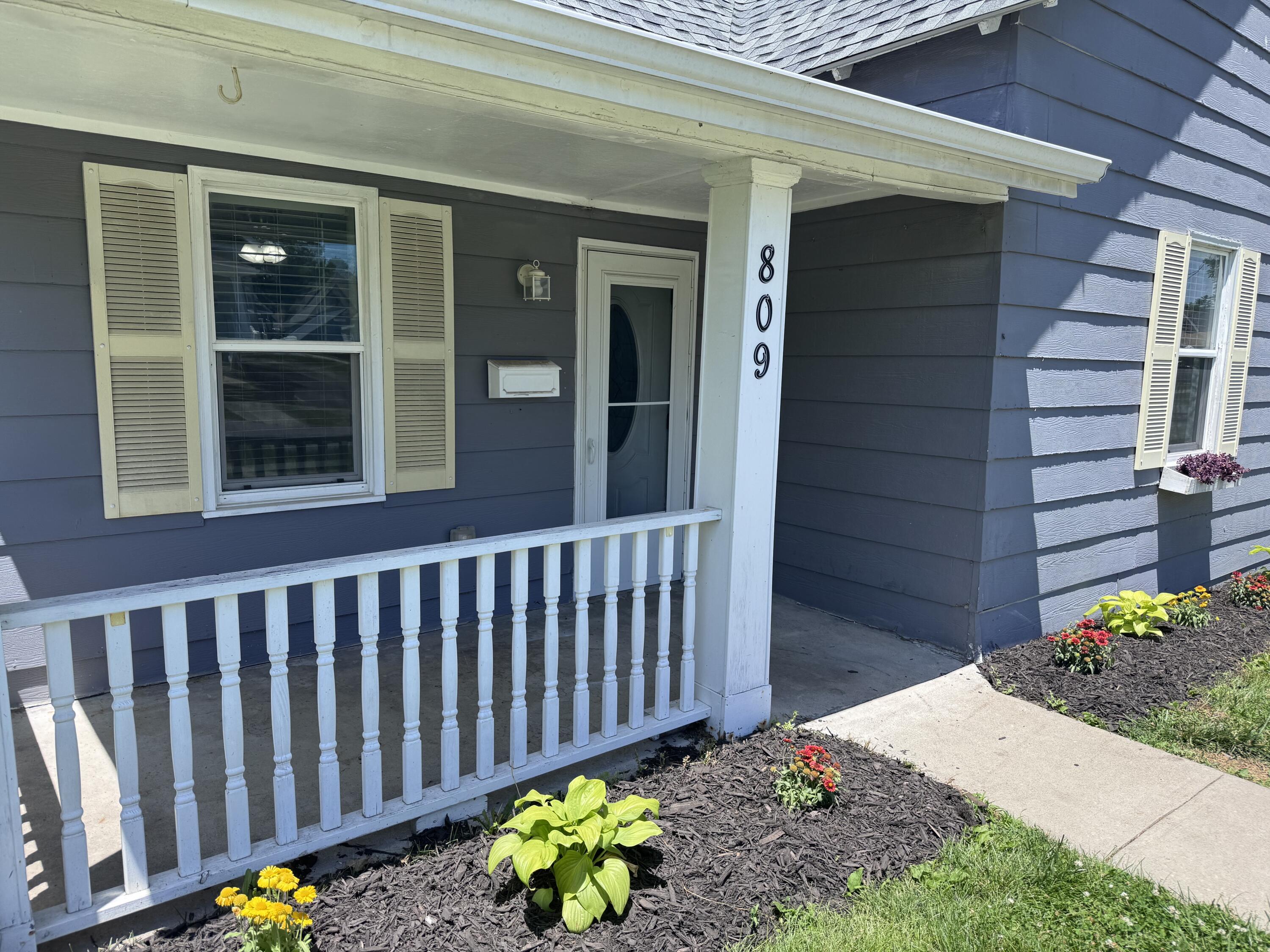 809 S 4th St Property Photo 4