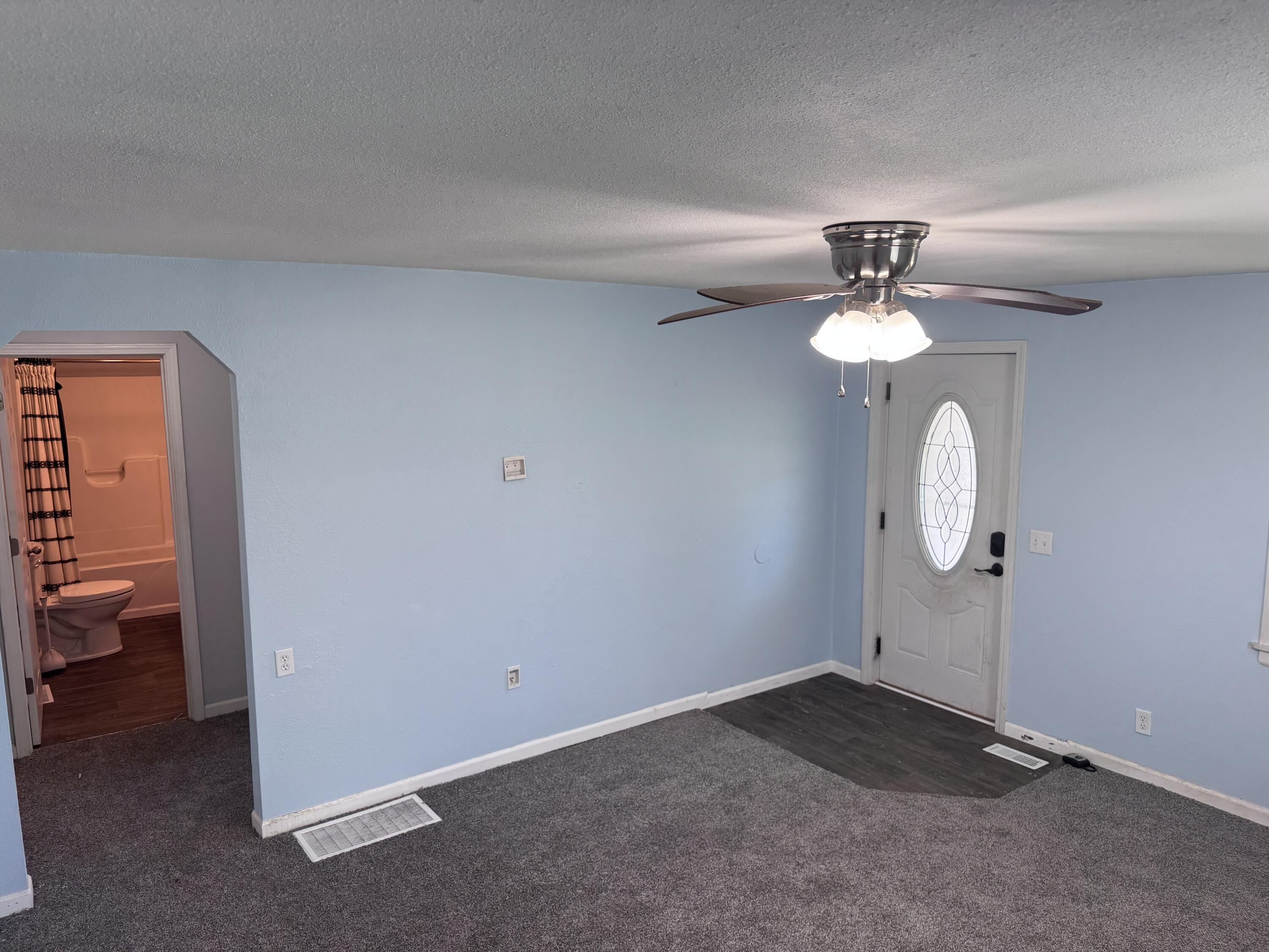 809 S 4th St Property Photo 5