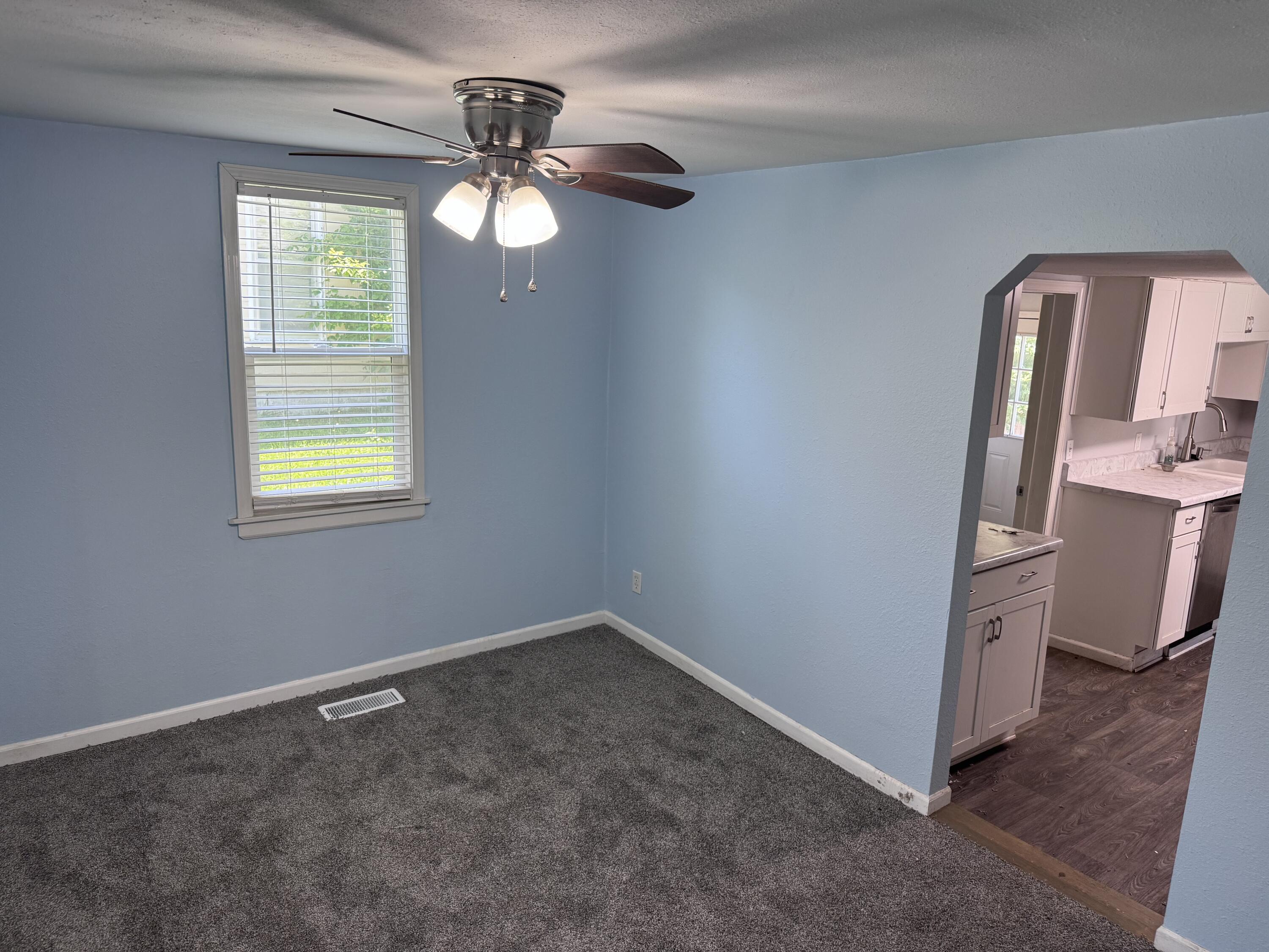 809 S 4th St Property Photo 8