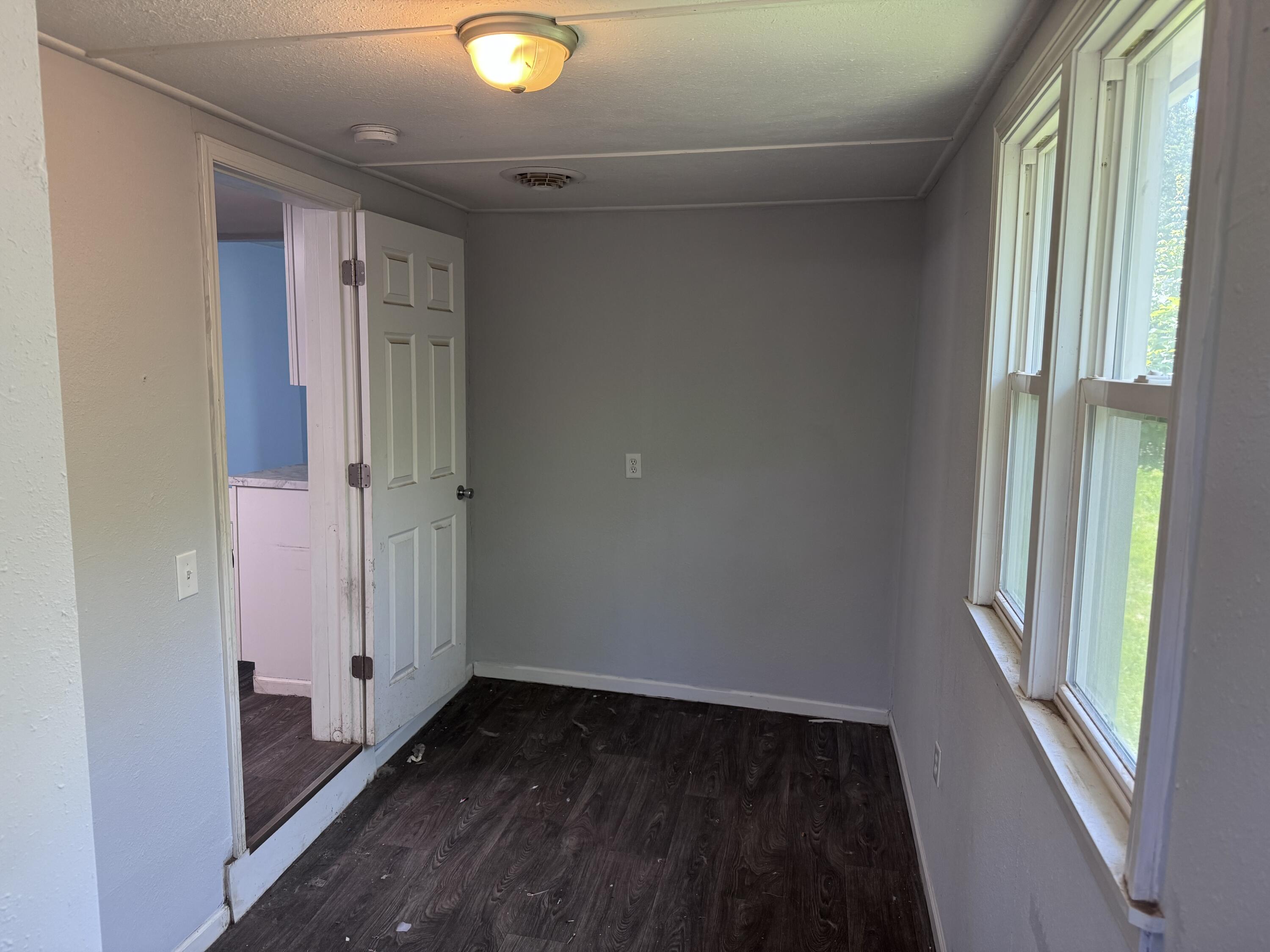 809 S 4th St Property Photo 16