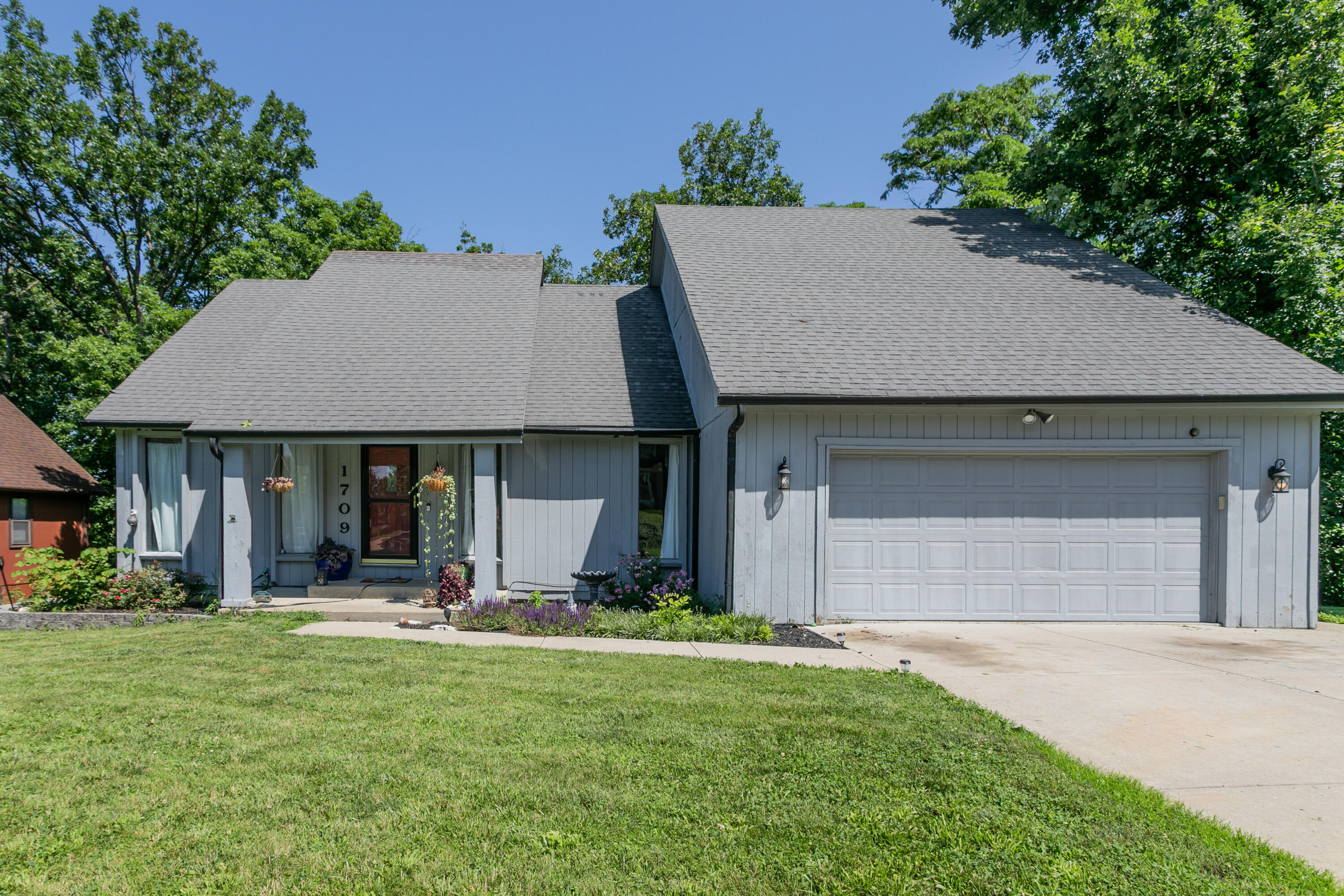 1709 Blue Ridge Rd Property Photo 2