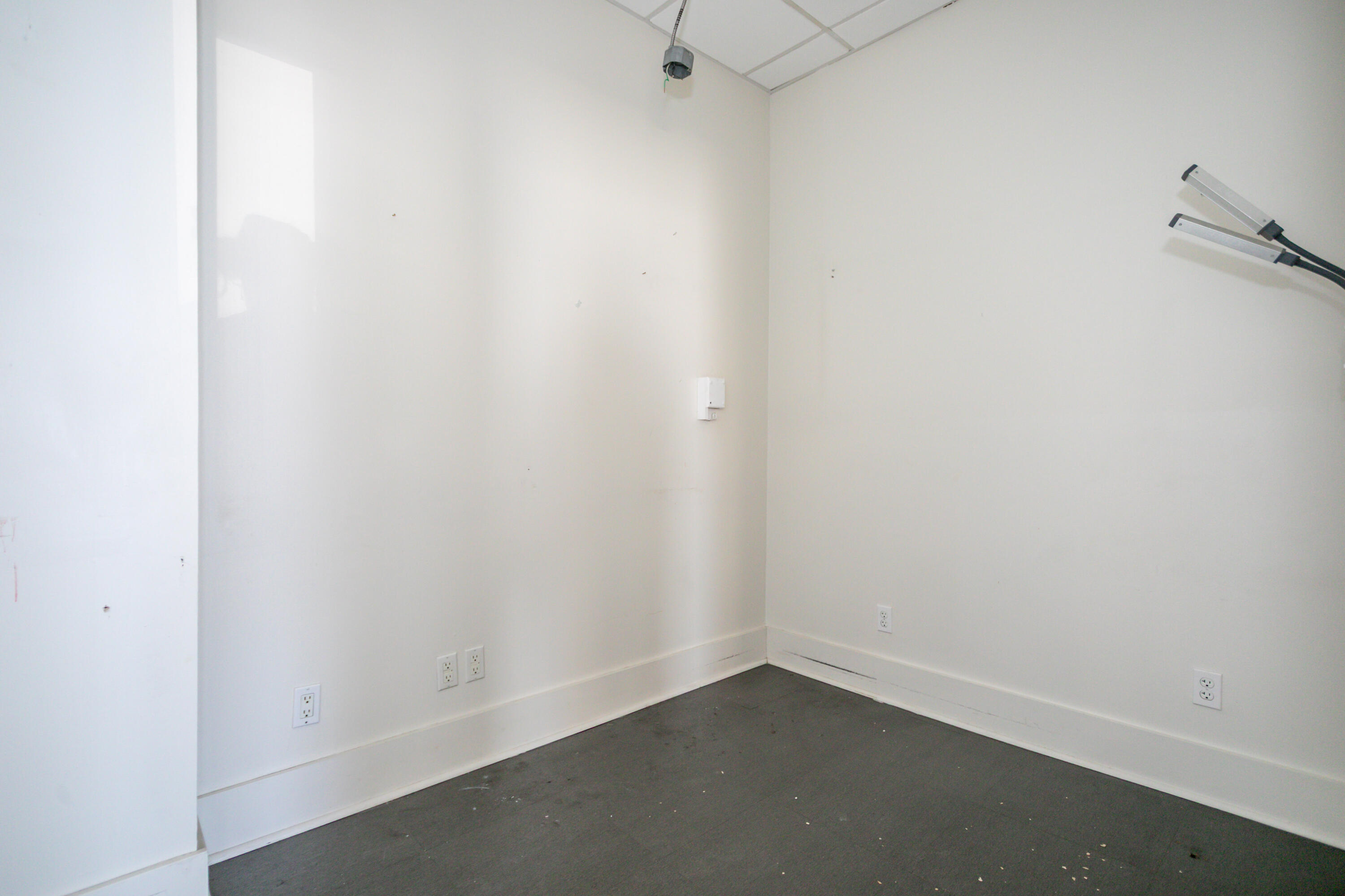 825 E Walnut St Property Photo 13