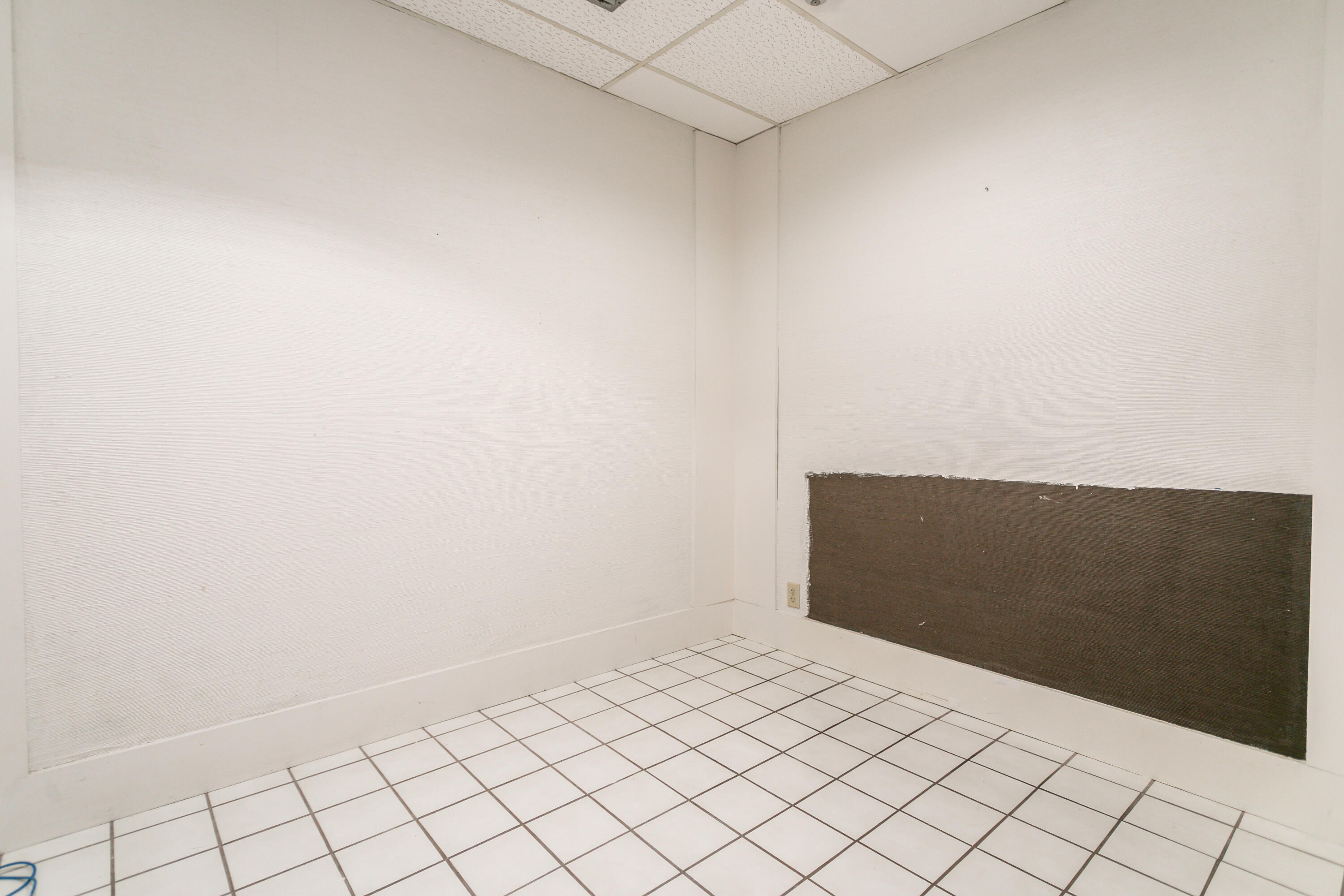 825 E Walnut St Property Photo 16