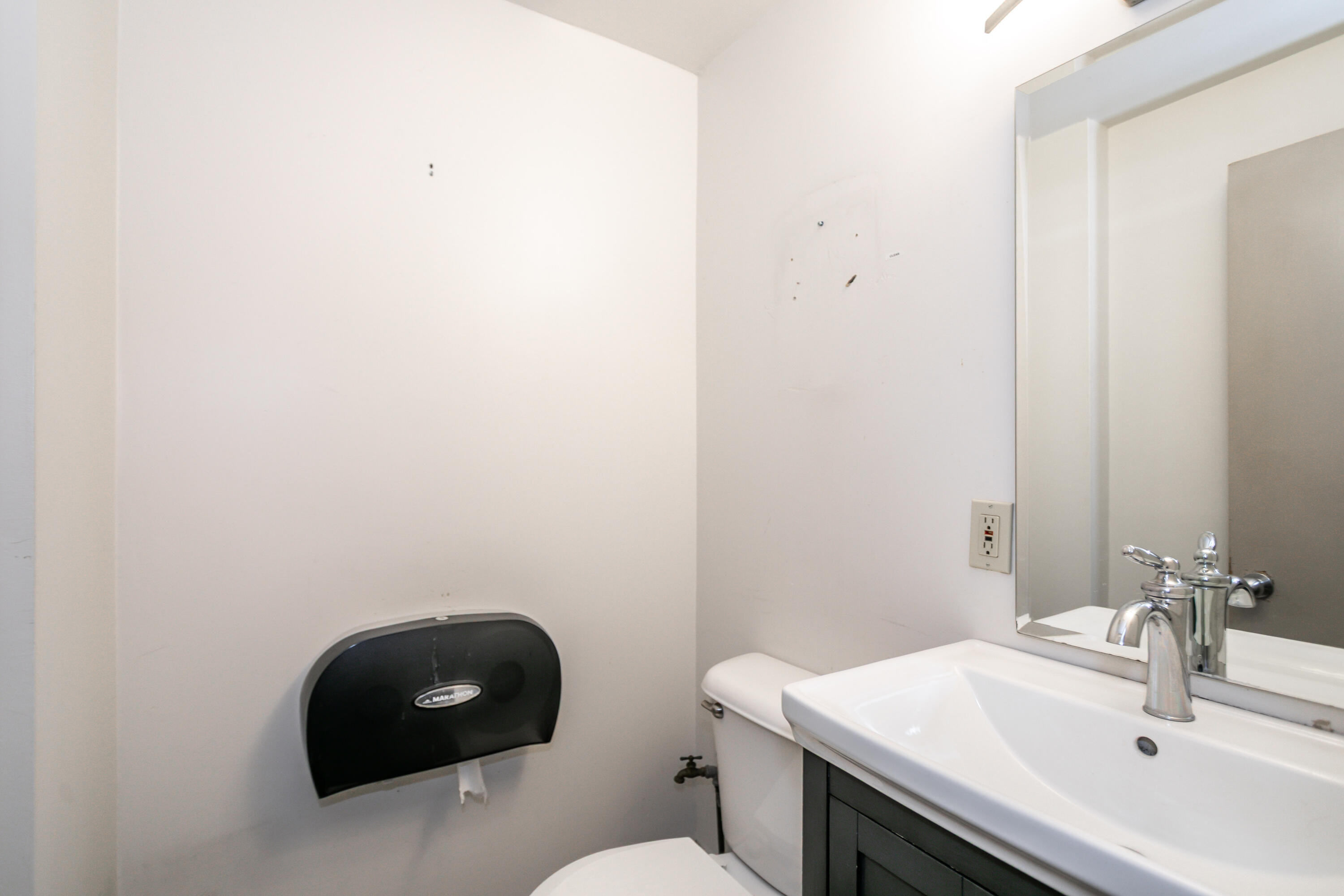825 E Walnut St Property Photo 22