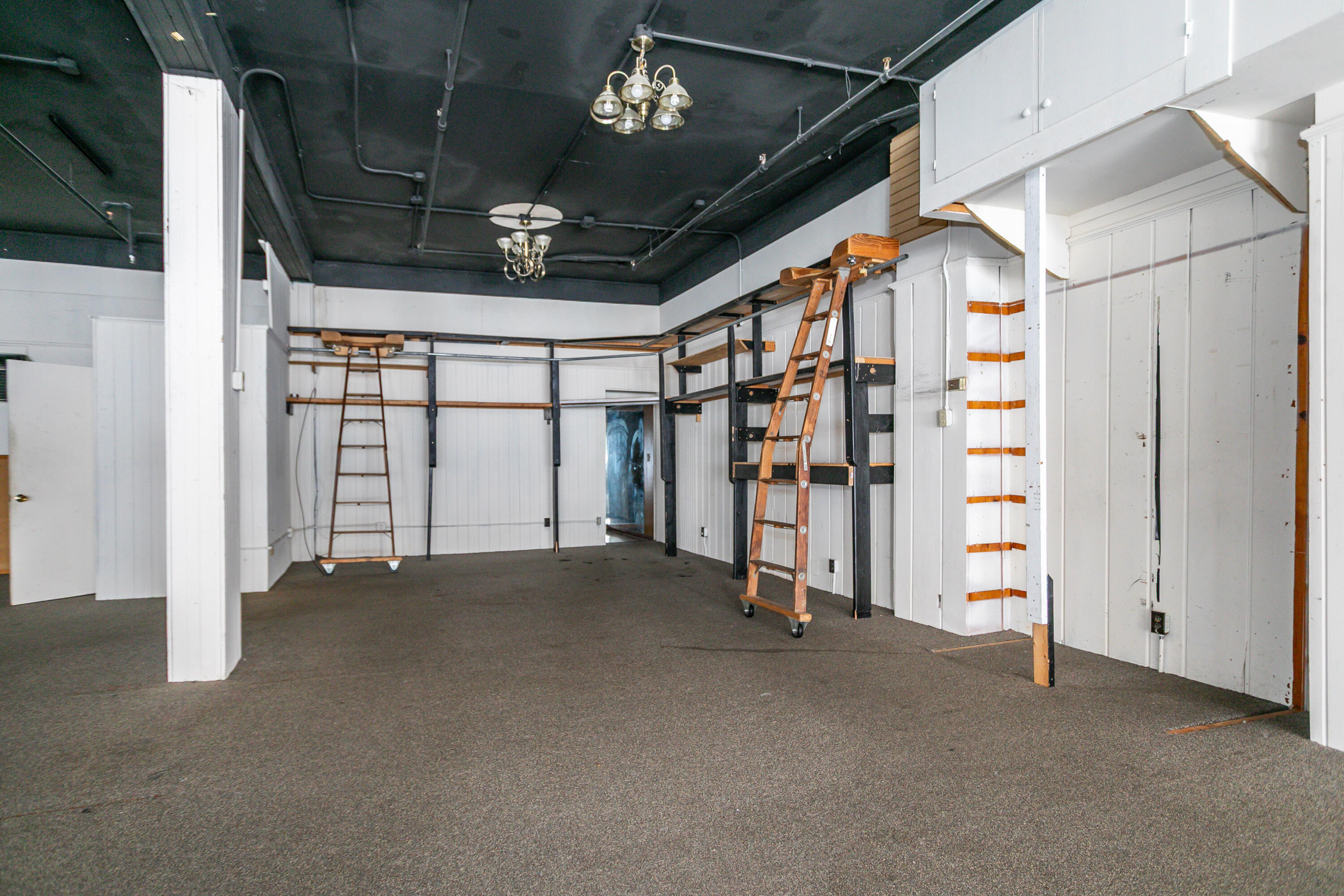 819 E Walnut St Property Photo 11