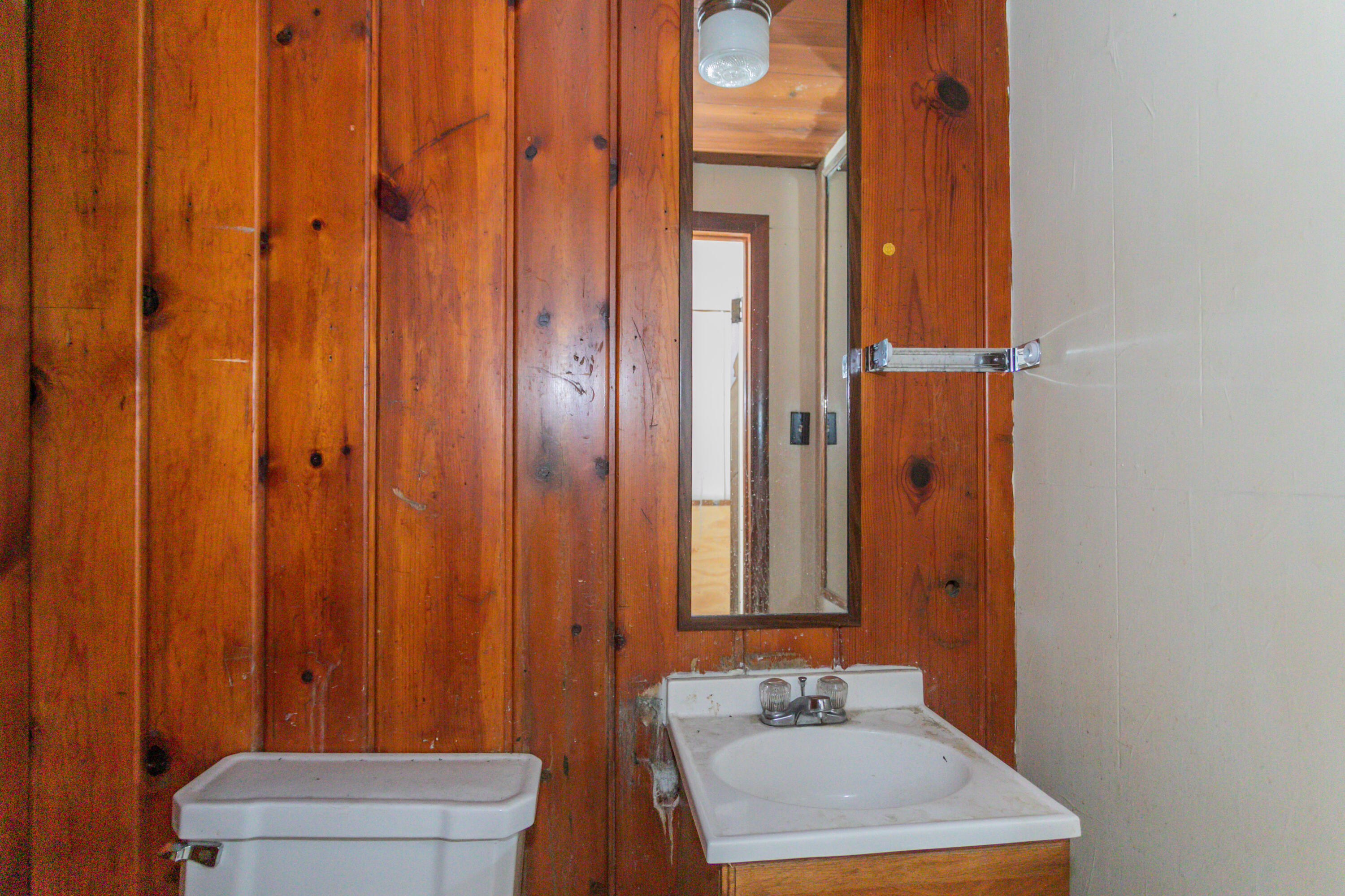 819 E Walnut St Property Photo 13