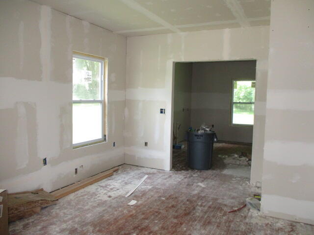 517 E PARK ST Property Photo 1
